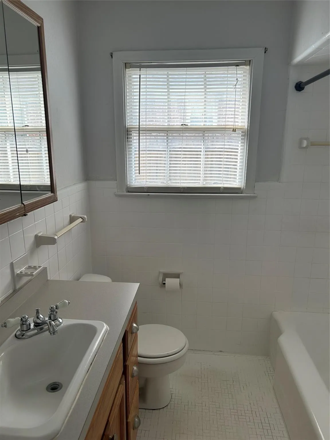 Duplex For Rent in Dallas County , 9428 Forest Hills Boulevard, Dallas, Texas 75218, 2 Bedroom, 1 Bathroom, 1 Garage spaces, 2,242 Sqft, built in 1951, mls#21322368, Real Estate Agent in Dallas, Homes For Rent in Dallas county, Homes For Rent in Dallas, Realtor in Dallas Texas, Real Estate Brokerage Independent Realty Texas, Luminita Cordes Realtor