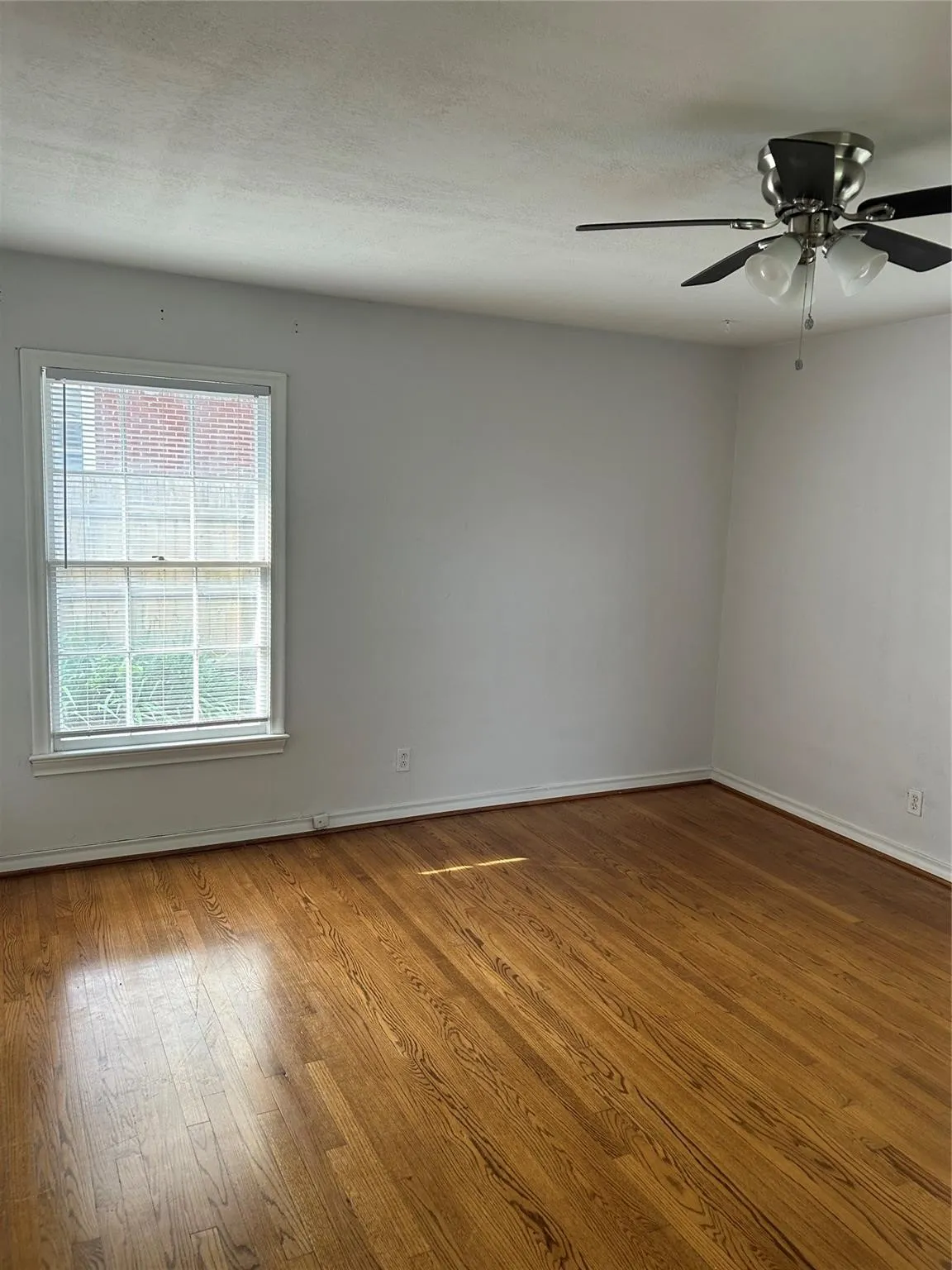 Duplex For Rent in Dallas County , 9428 Forest Hills Boulevard, Dallas, Texas 75218, 2 Bedroom, 1 Bathroom, 1 Garage spaces, 2,242 Sqft, built in 1951, mls#21322368, Real Estate Agent in Dallas, Homes For Rent in Dallas county, Homes For Rent in Dallas, Realtor in Dallas Texas, Real Estate Brokerage Independent Realty Texas, Luminita Cordes Realtor