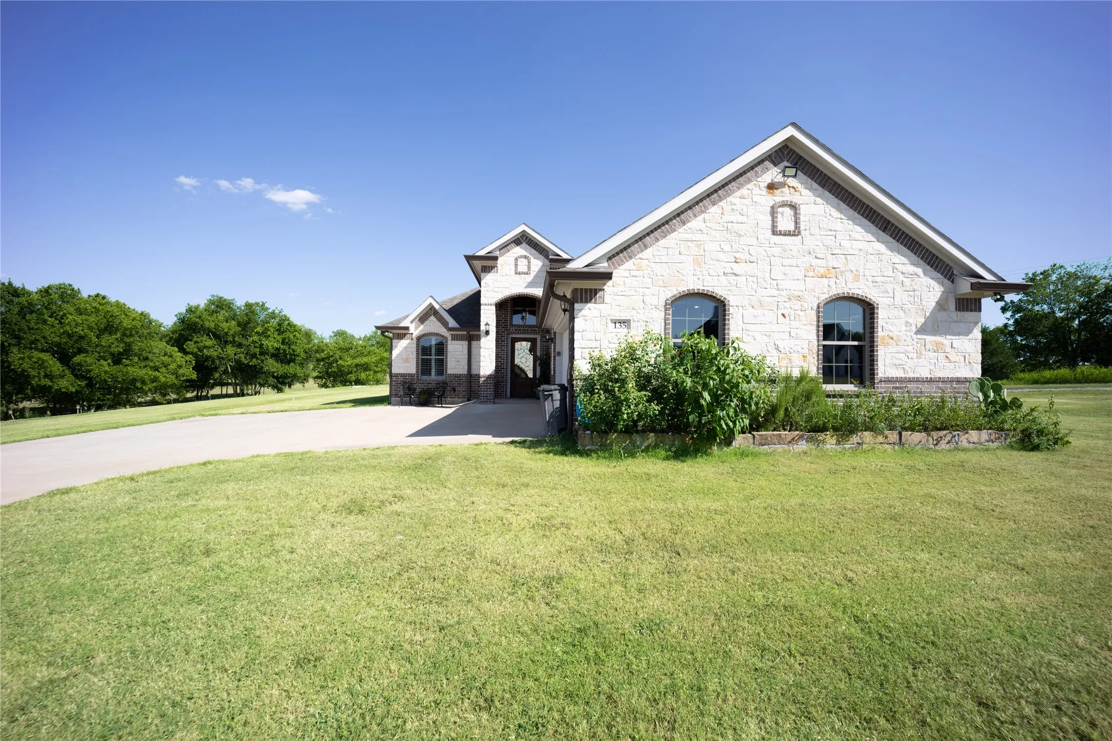 Single Family Residence For Sale in Navarro County , 135 Turnberry Lane, Corsicana, Texas 75110, 4 Bedroom, 2 Bathroom, 2 Garage spaces, 2,035 Sqft, built in 2022, mls#21322384, Real Estate Agent in Corsicana, Homes For Sale in Navarro county, Homes For Sale in Corsicana, Realtor in Corsicana Texas, Real Estate Brokerage Independent Realty Texas, Luminita Cordes Realtor