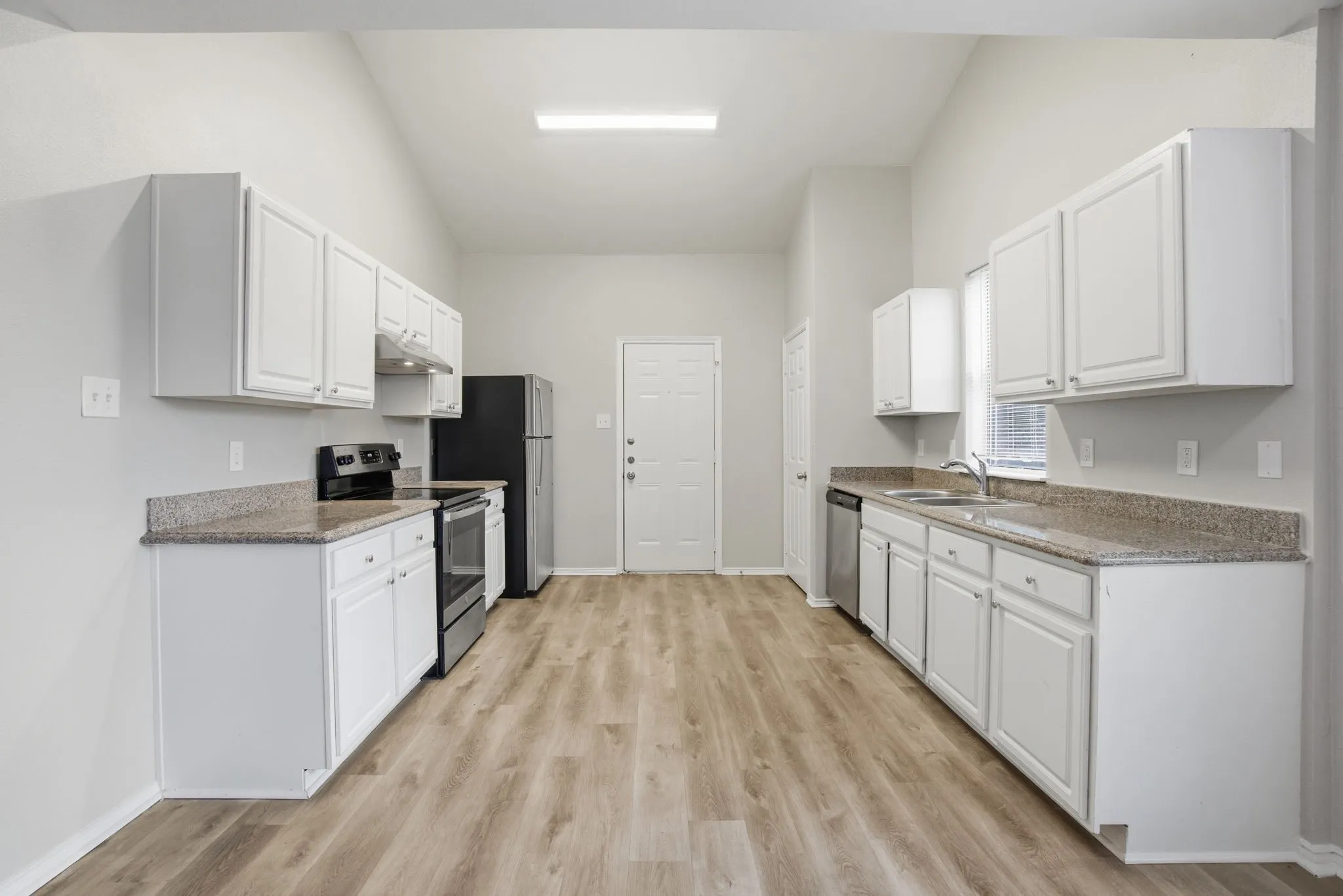 Single Family Residence For Sale in Dallas County , 206 River Rock Drive, Dallas, Texas 75217, 3 Bedroom, 3 Bathroom, 2 Garage spaces, 1,545 Sqft, built in 2007, mls#21318301, Real Estate Agent in Dallas, Homes For Sale in Dallas county, Homes For Sale in Dallas, Realtor in Dallas Texas, Real Estate Brokerage Independent Realty Texas, Luminita Cordes Realtor