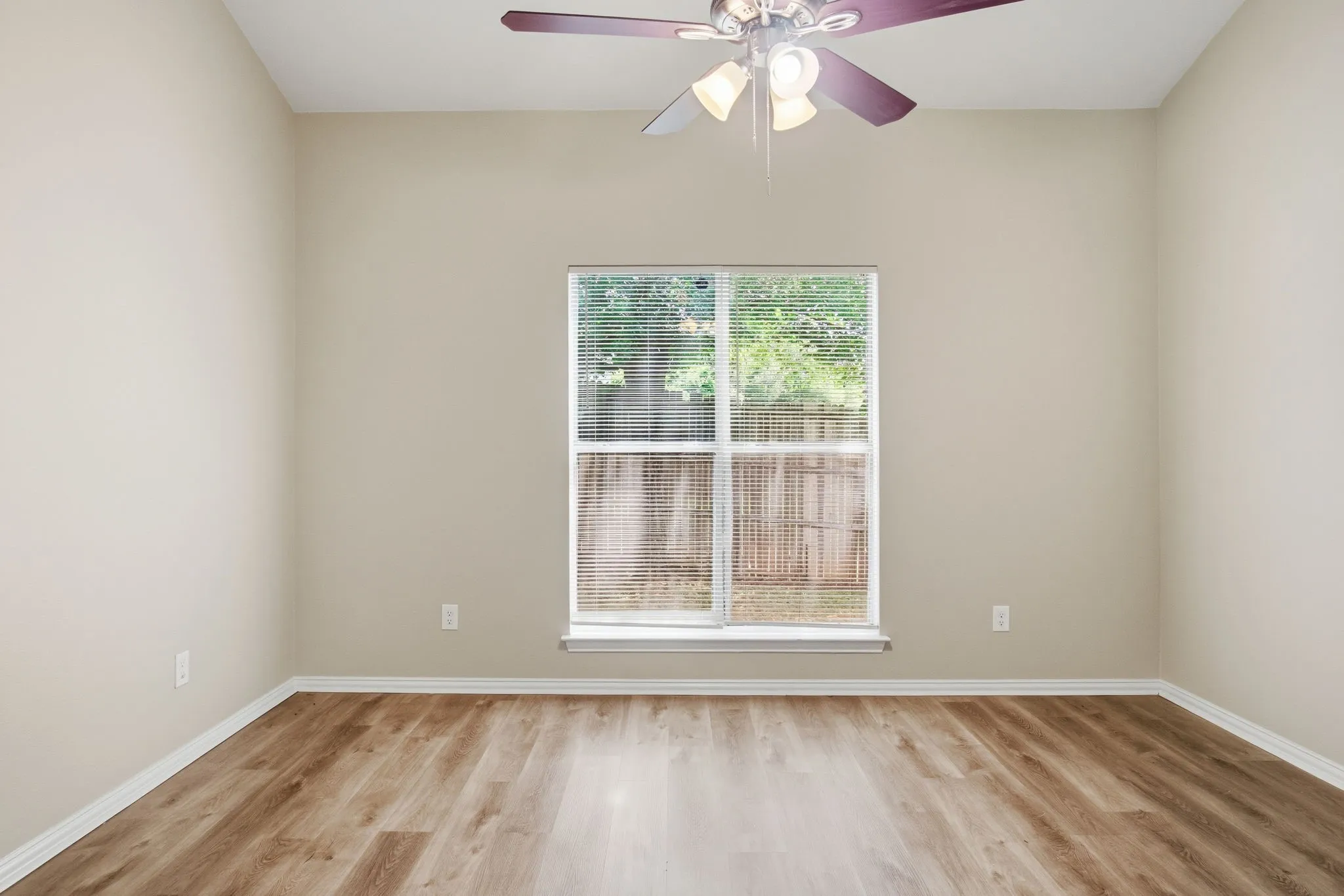 Single Family Residence For Sale in Dallas County , 206 River Rock Drive, Dallas, Texas 75217, 3 Bedroom, 3 Bathroom, 2 Garage spaces, 1,545 Sqft, built in 2007, mls#21318301, Real Estate Agent in Dallas, Homes For Sale in Dallas county, Homes For Sale in Dallas, Realtor in Dallas Texas, Real Estate Brokerage Independent Realty Texas, Luminita Cordes Realtor