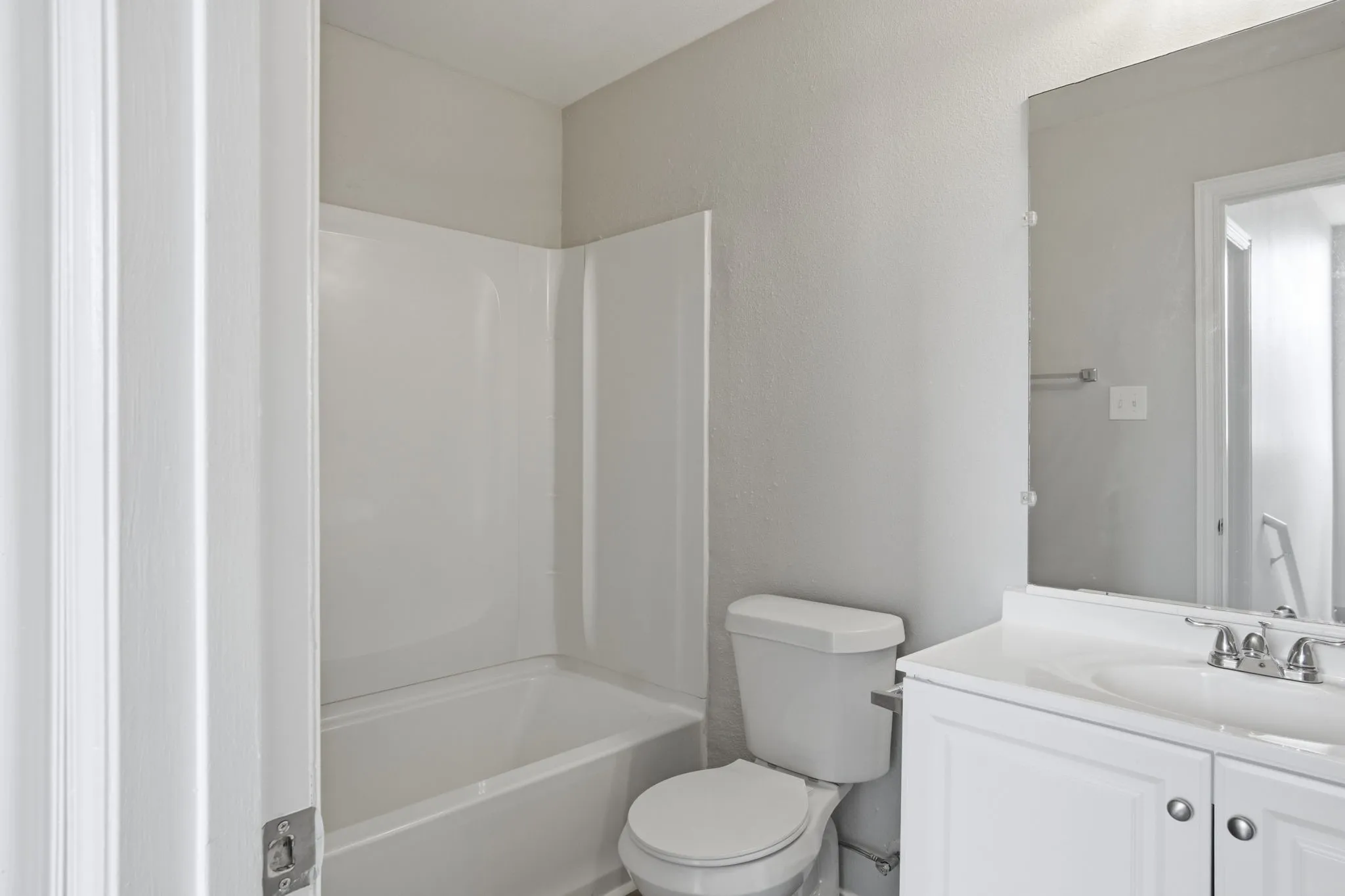 Single Family Residence For Sale in Dallas County , 206 River Rock Drive, Dallas, Texas 75217, 3 Bedroom, 3 Bathroom, 2 Garage spaces, 1,545 Sqft, built in 2007, mls#21318301, Real Estate Agent in Dallas, Homes For Sale in Dallas county, Homes For Sale in Dallas, Realtor in Dallas Texas, Real Estate Brokerage Independent Realty Texas, Luminita Cordes Realtor