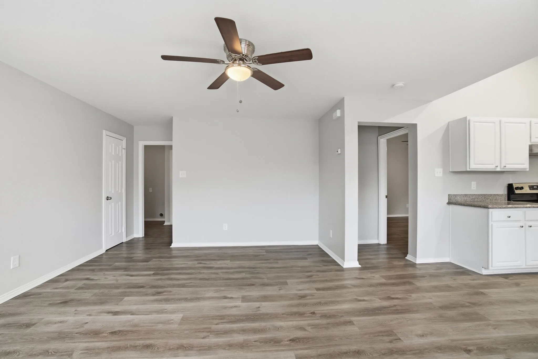 Single Family Residence For Sale in Dallas County , 206 River Rock Drive, Dallas, Texas 75217, 3 Bedroom, 3 Bathroom, 2 Garage spaces, 1,545 Sqft, built in 2007, mls#21318301, Real Estate Agent in Dallas, Homes For Sale in Dallas county, Homes For Sale in Dallas, Realtor in Dallas Texas, Real Estate Brokerage Independent Realty Texas, Luminita Cordes Realtor