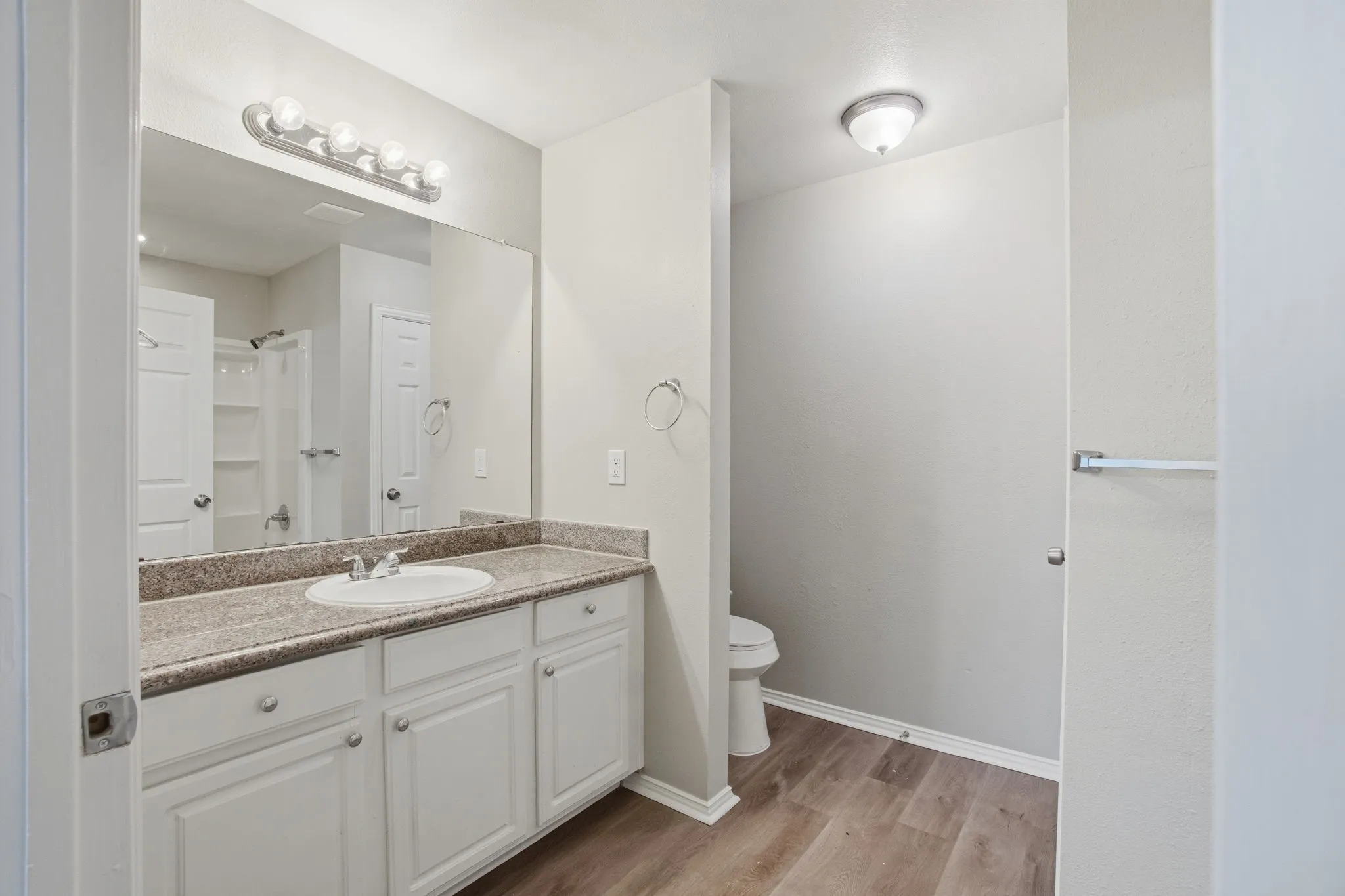 Single Family Residence For Sale in Dallas County , 206 River Rock Drive, Dallas, Texas 75217, 3 Bedroom, 3 Bathroom, 2 Garage spaces, 1,545 Sqft, built in 2007, mls#21318301, Real Estate Agent in Dallas, Homes For Sale in Dallas county, Homes For Sale in Dallas, Realtor in Dallas Texas, Real Estate Brokerage Independent Realty Texas, Luminita Cordes Realtor