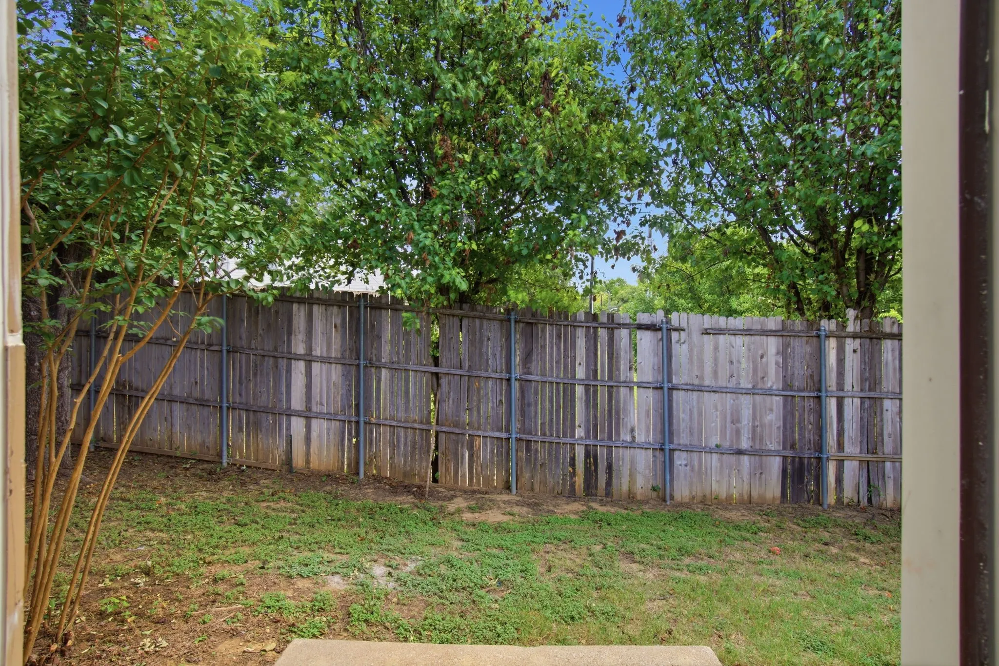Single Family Residence For Sale in Dallas County , 206 River Rock Drive, Dallas, Texas 75217, 3 Bedroom, 3 Bathroom, 2 Garage spaces, 1,545 Sqft, built in 2007, mls#21318301, Real Estate Agent in Dallas, Homes For Sale in Dallas county, Homes For Sale in Dallas, Realtor in Dallas Texas, Real Estate Brokerage Independent Realty Texas, Luminita Cordes Realtor