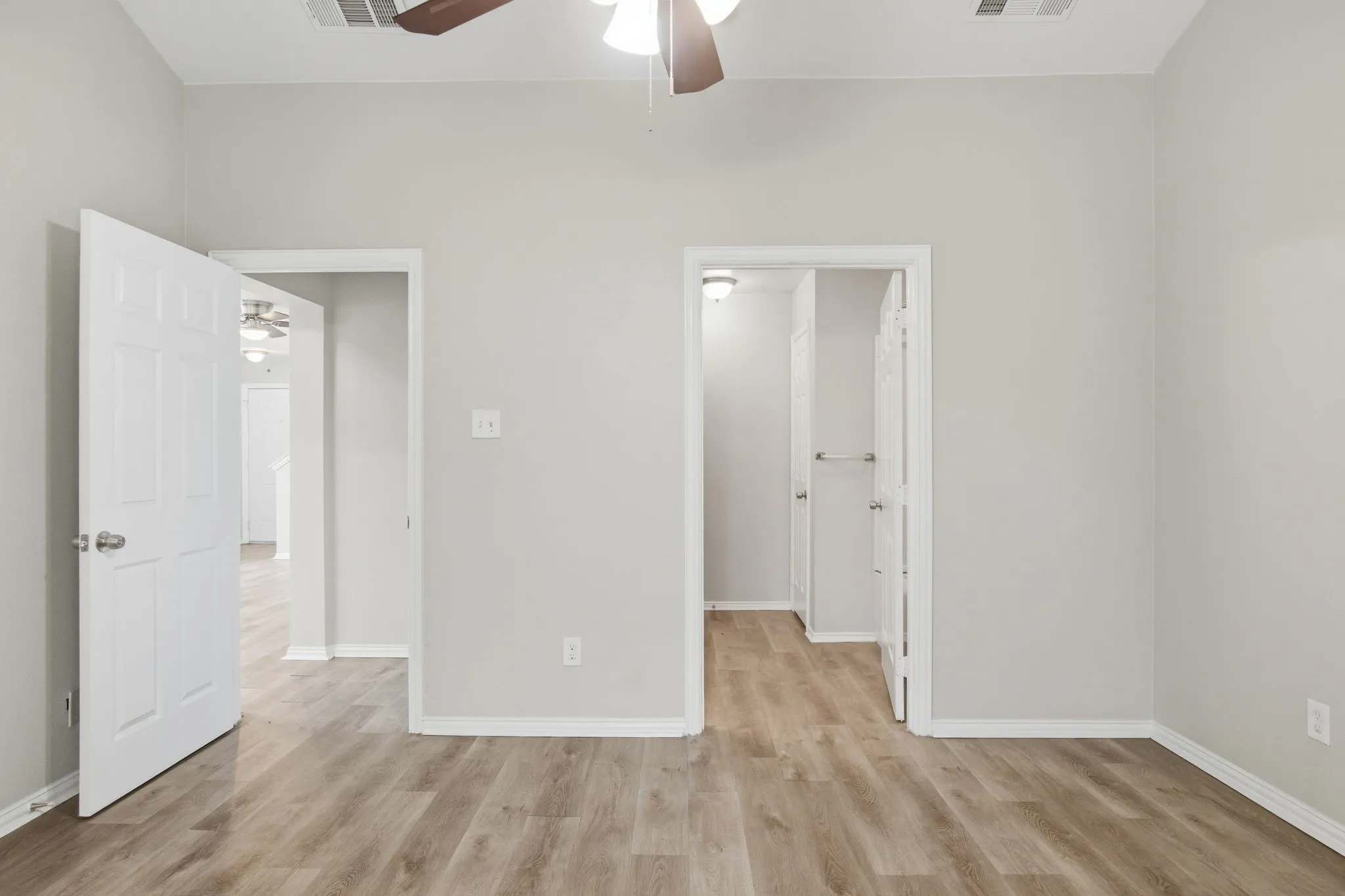 Single Family Residence For Sale in Dallas County , 206 River Rock Drive, Dallas, Texas 75217, 3 Bedroom, 3 Bathroom, 2 Garage spaces, 1,545 Sqft, built in 2007, mls#21318301, Real Estate Agent in Dallas, Homes For Sale in Dallas county, Homes For Sale in Dallas, Realtor in Dallas Texas, Real Estate Brokerage Independent Realty Texas, Luminita Cordes Realtor