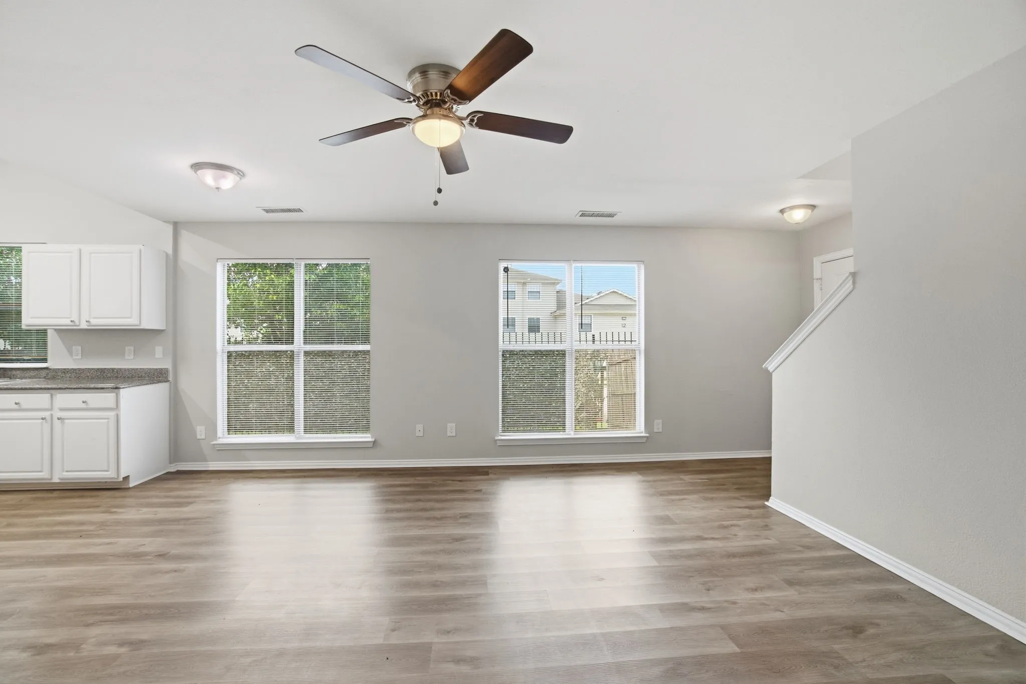 Single Family Residence For Sale in Dallas County , 206 River Rock Drive, Dallas, Texas 75217, 3 Bedroom, 3 Bathroom, 2 Garage spaces, 1,545 Sqft, built in 2007, mls#21318301, Real Estate Agent in Dallas, Homes For Sale in Dallas county, Homes For Sale in Dallas, Realtor in Dallas Texas, Real Estate Brokerage Independent Realty Texas, Luminita Cordes Realtor