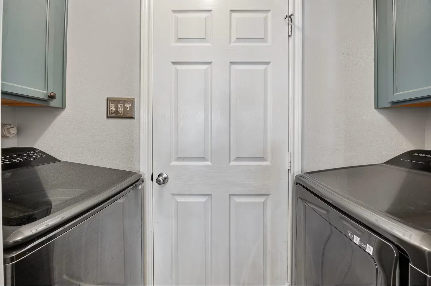 Single Family Residence For Sale in Tarrant County , 3987 Fernando Drive, Fort Worth, Texas 76040, 2 Bedroom, 3 Bathroom, 1 Garage spaces, 1,420 Sqft, built in 2004, mls#21322391, Real Estate Agent in Fort Worth, Homes For Sale in Tarrant county, Homes For Sale in Fort Worth, Realtor in Fort Worth Texas, Real Estate Brokerage Independent Realty Texas, Luminita Cordes Realtor