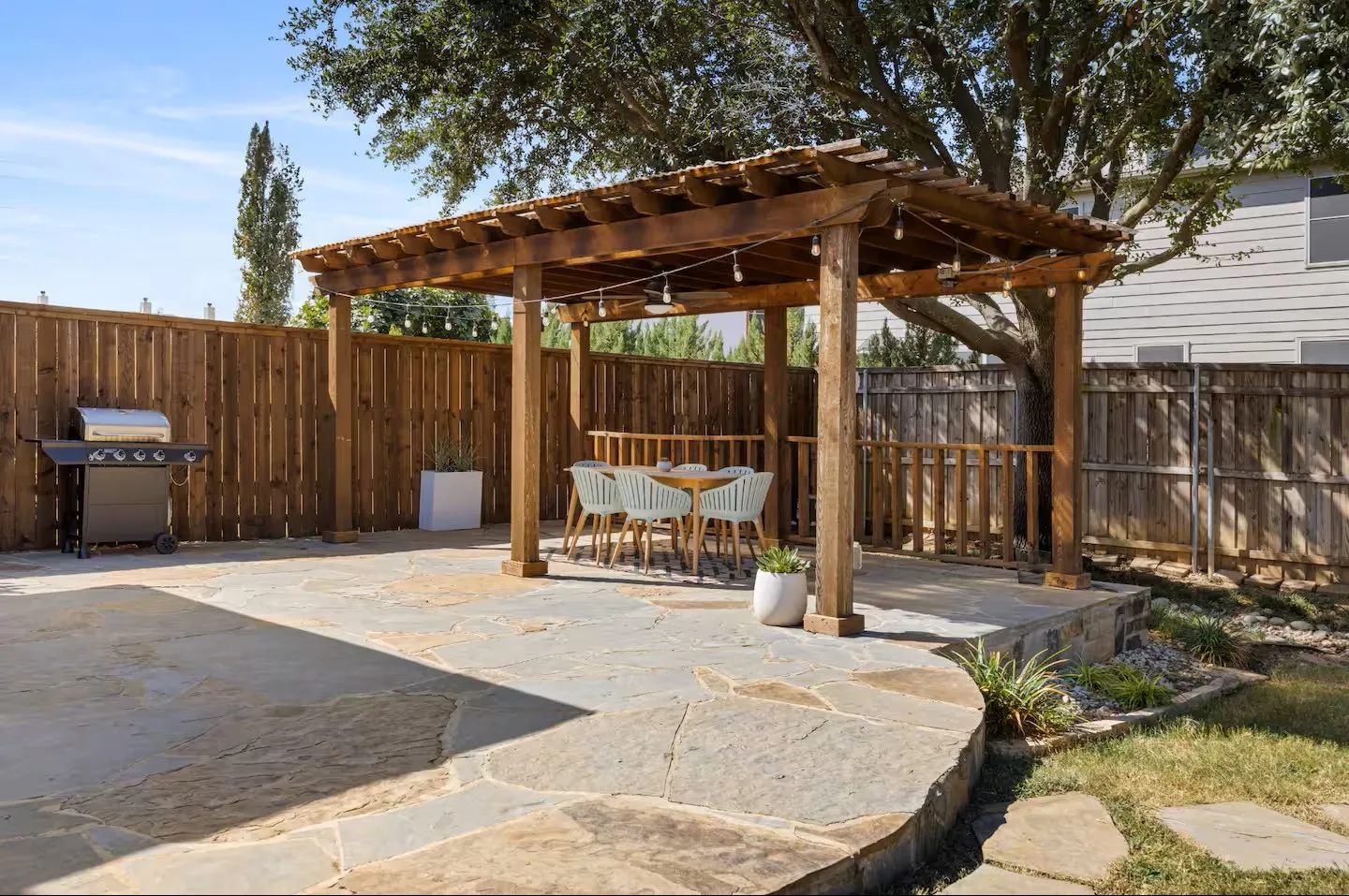 Single Family Residence For Sale in Tarrant County , 3987 Fernando Drive, Fort Worth, Texas 76040, 2 Bedroom, 3 Bathroom, 1 Garage spaces, 1,420 Sqft, built in 2004, mls#21322391, Real Estate Agent in Fort Worth, Homes For Sale in Tarrant county, Homes For Sale in Fort Worth, Realtor in Fort Worth Texas, Real Estate Brokerage Independent Realty Texas, Luminita Cordes Realtor