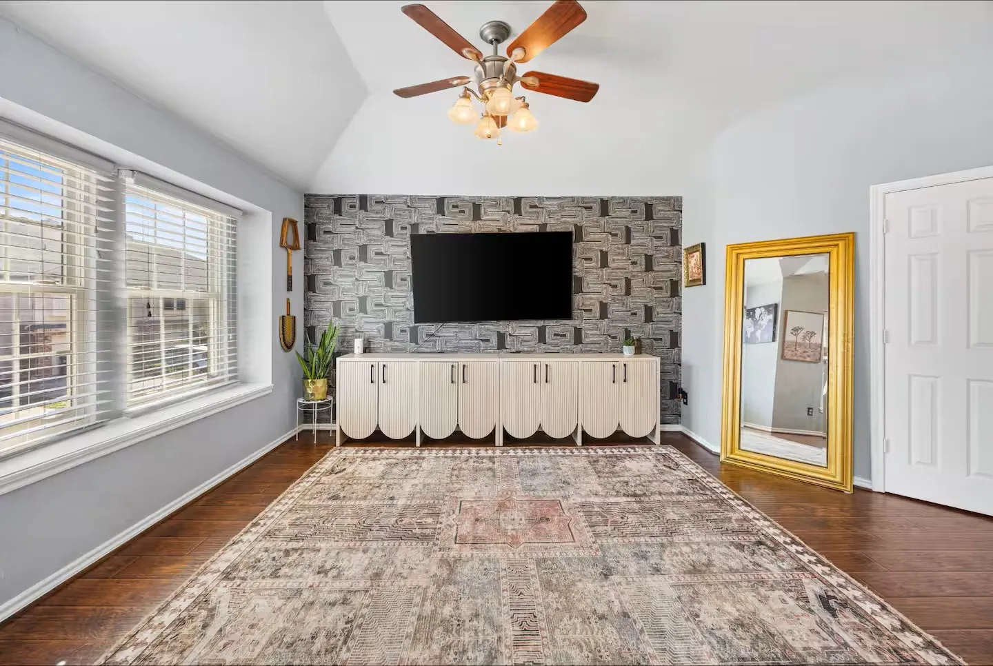 Single Family Residence For Sale in Tarrant County , 3987 Fernando Drive, Fort Worth, Texas 76040, 2 Bedroom, 3 Bathroom, 1 Garage spaces, 1,420 Sqft, built in 2004, mls#21322391, Real Estate Agent in Fort Worth, Homes For Sale in Tarrant county, Homes For Sale in Fort Worth, Realtor in Fort Worth Texas, Real Estate Brokerage Independent Realty Texas, Luminita Cordes Realtor