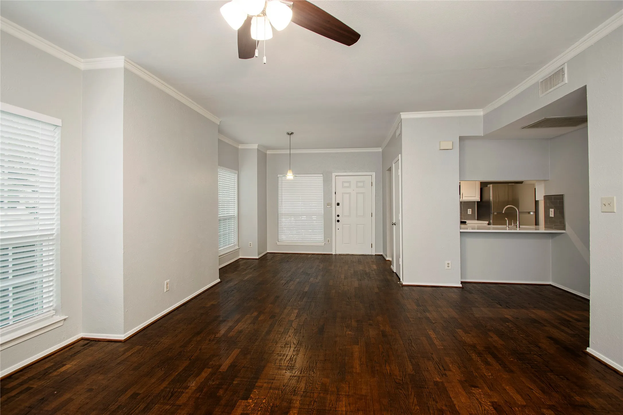 Condominium For Rent in Dallas County , 7151 Gaston Avenue 1101, Dallas, Texas 75214, 1 Bedroom, 1 Bathroom, Garage spaces, 738 Sqft, built in 1983, mls#21322244, Real Estate Agent in Dallas, Homes For Rent in Dallas county, Homes For Rent in Dallas, Realtor in Dallas Texas, Real Estate Brokerage Independent Realty Texas, Luminita Cordes Realtor