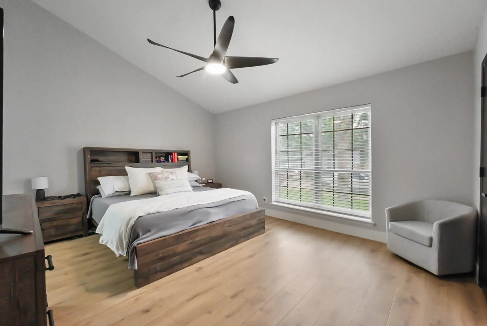 Single Family Residence For Sale in Dallas County , 1813 Andover Drive, Garland, Texas 75041, 3 Bedroom, 3 Bathroom, 2 Garage spaces, 2,157 Sqft, built in 1977, mls#21322342, Real Estate Agent in Garland, Homes For Sale in Dallas county, Homes For Sale in Garland, Realtor in Garland Texas, Real Estate Brokerage Independent Realty Texas, Luminita Cordes Realtor