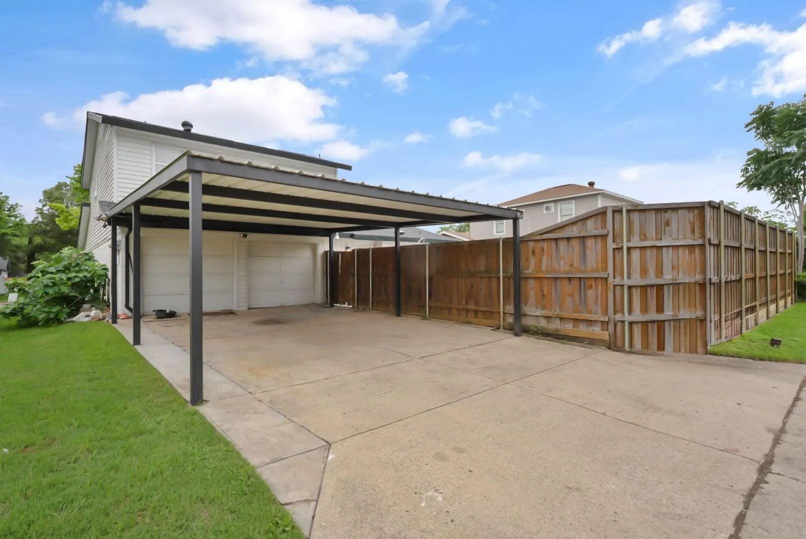 Single Family Residence For Sale in Dallas County , 1813 Andover Drive, Garland, Texas 75041, 3 Bedroom, 3 Bathroom, 2 Garage spaces, 2,157 Sqft, built in 1977, mls#21322342, Real Estate Agent in Garland, Homes For Sale in Dallas county, Homes For Sale in Garland, Realtor in Garland Texas, Real Estate Brokerage Independent Realty Texas, Luminita Cordes Realtor