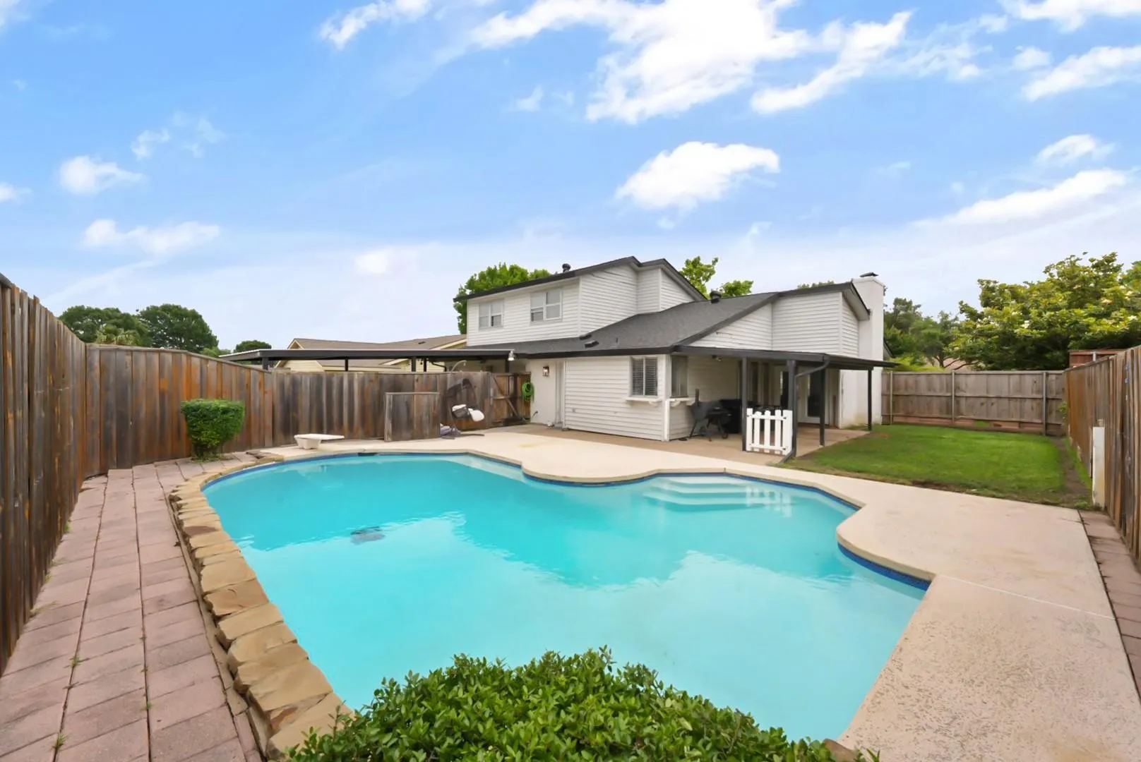 Single Family Residence For Sale in Dallas County , 1813 Andover Drive, Garland, Texas 75041, 3 Bedroom, 3 Bathroom, 2 Garage spaces, 2,157 Sqft, built in 1977, mls#21322342, Real Estate Agent in Garland, Homes For Sale in Dallas county, Homes For Sale in Garland, Realtor in Garland Texas, Real Estate Brokerage Independent Realty Texas, Luminita Cordes Realtor