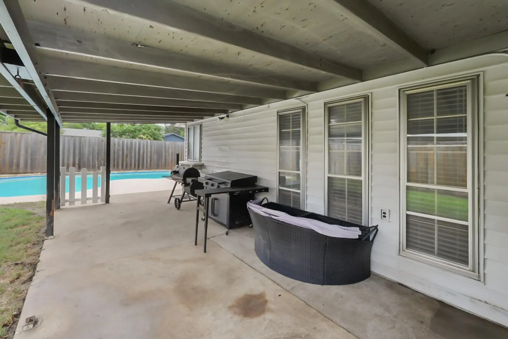 Single Family Residence For Sale in Dallas County , 1813 Andover Drive, Garland, Texas 75041, 3 Bedroom, 3 Bathroom, 2 Garage spaces, 2,157 Sqft, built in 1977, mls#21322342, Real Estate Agent in Garland, Homes For Sale in Dallas county, Homes For Sale in Garland, Realtor in Garland Texas, Real Estate Brokerage Independent Realty Texas, Luminita Cordes Realtor