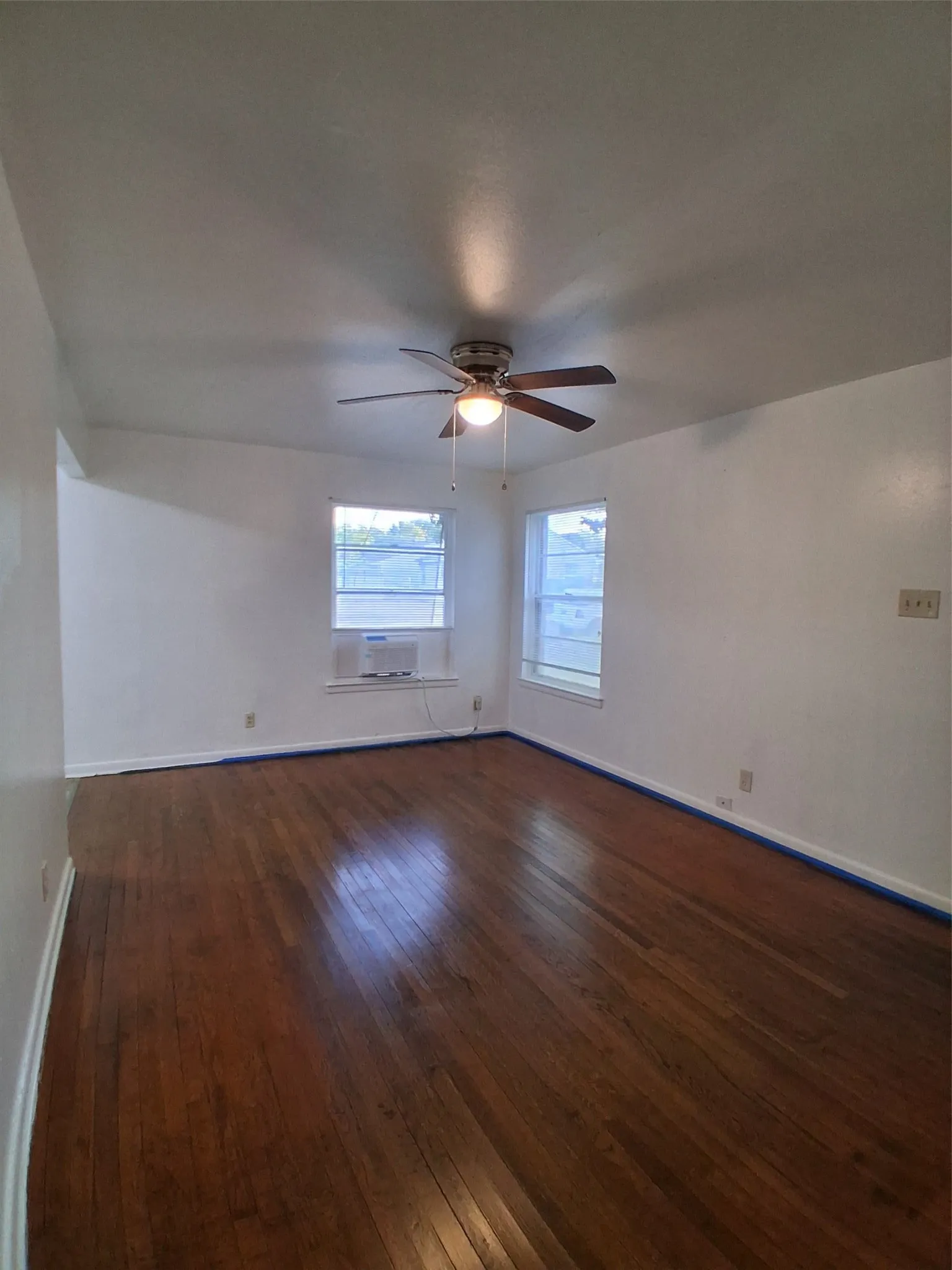 Duplex For Rent in Dallas County , 3019 Avon Street 3019, Dallas, Texas 75211, 2 Bedroom, 1 Bathroom, 1 Garage spaces, 805 Sqft, built in 1953, mls#21322396, Real Estate Agent in Dallas, Homes For Rent in Dallas county, Homes For Rent in Dallas, Realtor in Dallas Texas, Real Estate Brokerage Independent Realty Texas, Luminita Cordes Realtor