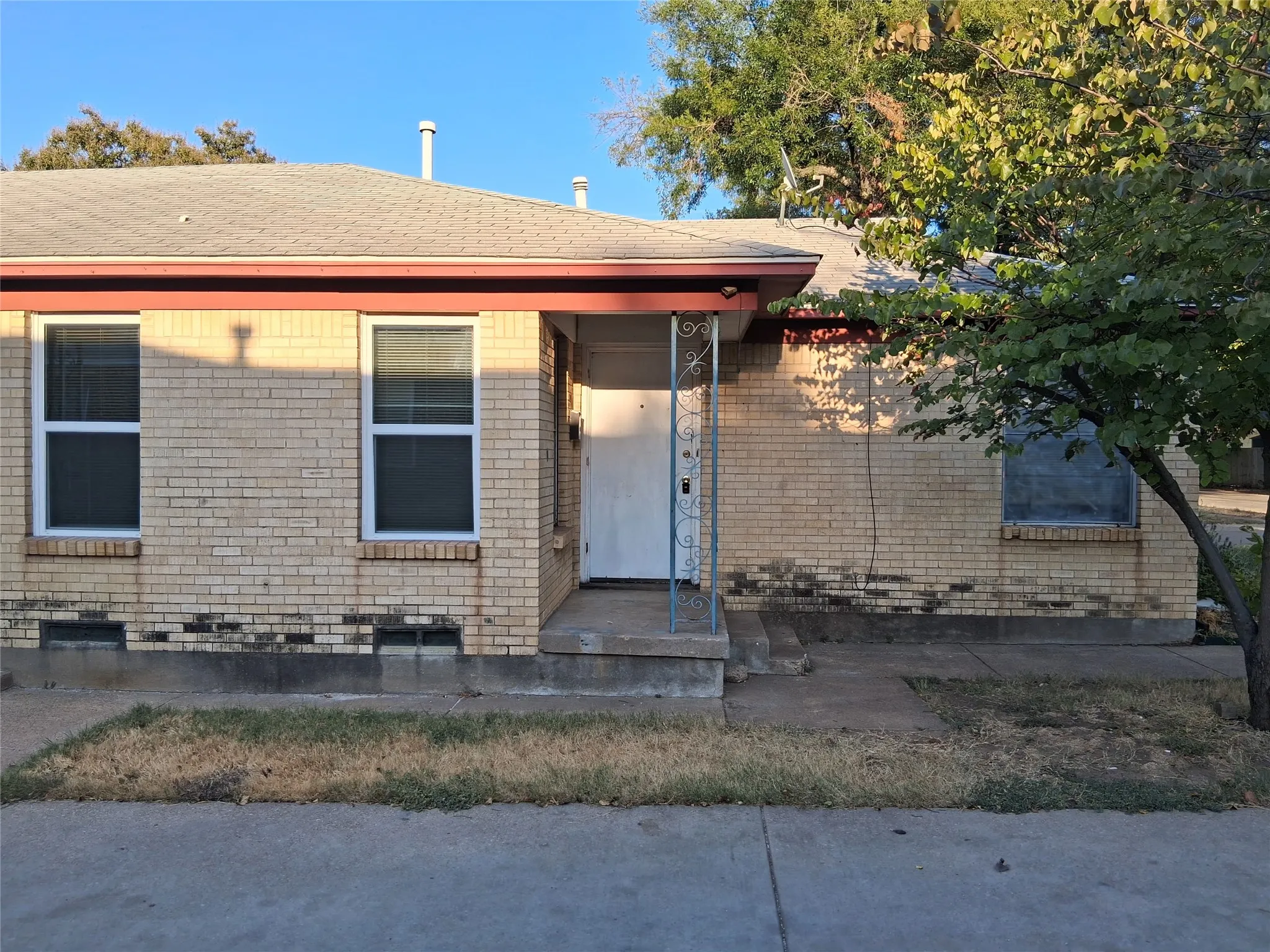 Duplex For Rent in Dallas County , 3019 Avon Street 3019, Dallas, Texas 75211, 2 Bedroom, 1 Bathroom, 1 Garage spaces, 805 Sqft, built in 1953, mls#21322396, Real Estate Agent in Dallas, Homes For Rent in Dallas county, Homes For Rent in Dallas, Realtor in Dallas Texas, Real Estate Brokerage Independent Realty Texas, Luminita Cordes Realtor
