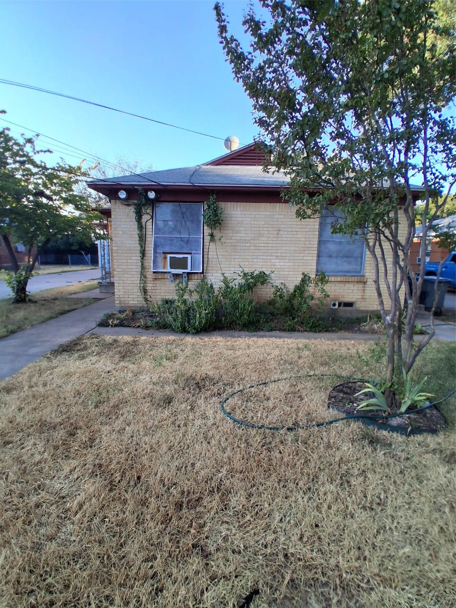 Duplex For Rent in Dallas County , 3019 Avon Street 3019, Dallas, Texas 75211, 2 Bedroom, 1 Bathroom, 1 Garage spaces, 805 Sqft, built in 1953, mls#21322396, Real Estate Agent in Dallas, Homes For Rent in Dallas county, Homes For Rent in Dallas, Realtor in Dallas Texas, Real Estate Brokerage Independent Realty Texas, Luminita Cordes Realtor