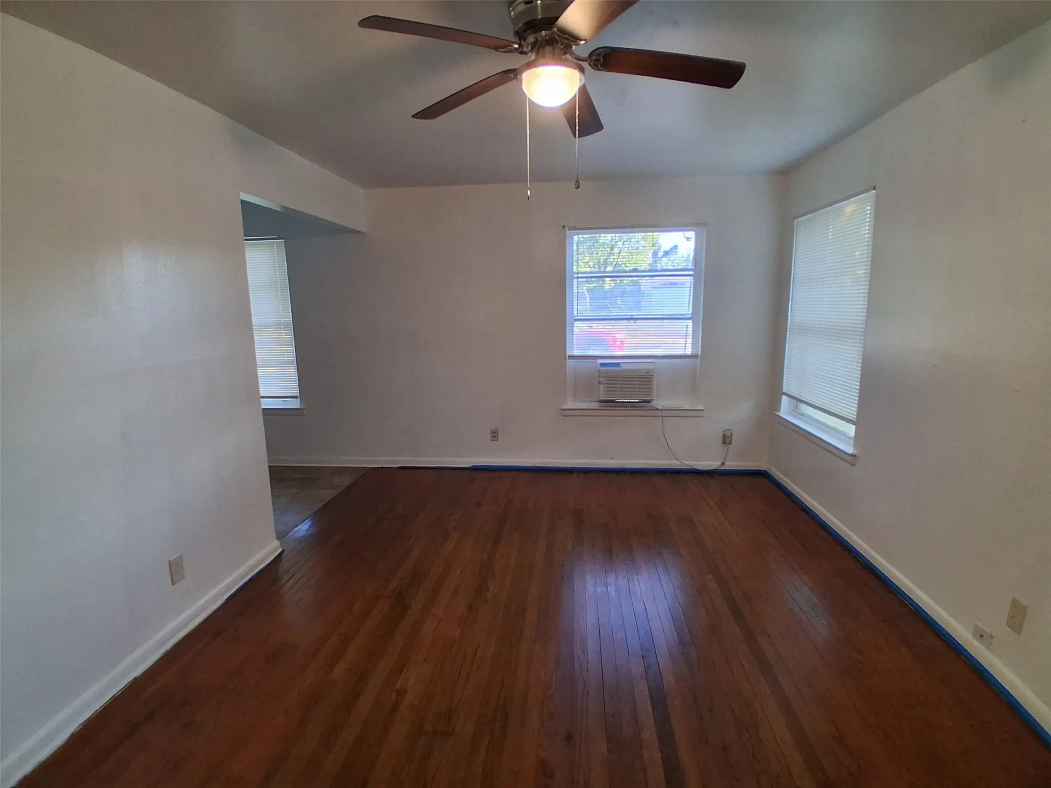 Duplex For Rent in Dallas County , 3019 Avon Street 3019, Dallas, Texas 75211, 2 Bedroom, 1 Bathroom, 1 Garage spaces, 805 Sqft, built in 1953, mls#21322396, Real Estate Agent in Dallas, Homes For Rent in Dallas county, Homes For Rent in Dallas, Realtor in Dallas Texas, Real Estate Brokerage Independent Realty Texas, Luminita Cordes Realtor