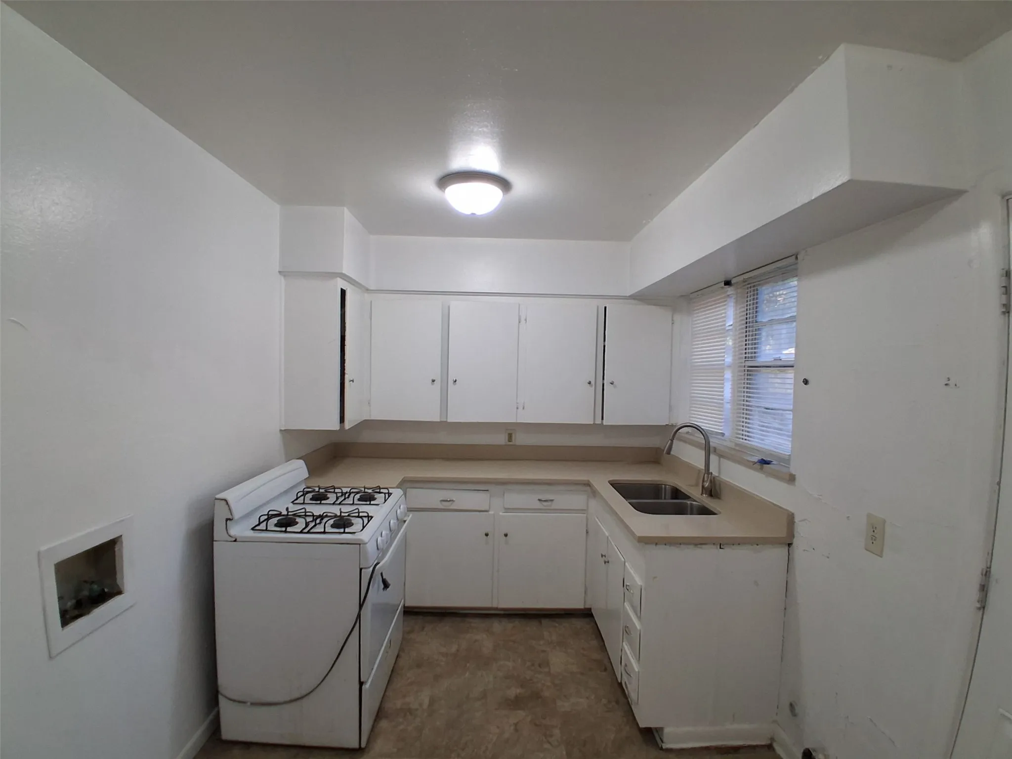 Duplex For Rent in Dallas County , 3019 Avon Street 3019, Dallas, Texas 75211, 2 Bedroom, 1 Bathroom, 1 Garage spaces, 805 Sqft, built in 1953, mls#21322396, Real Estate Agent in Dallas, Homes For Rent in Dallas county, Homes For Rent in Dallas, Realtor in Dallas Texas, Real Estate Brokerage Independent Realty Texas, Luminita Cordes Realtor