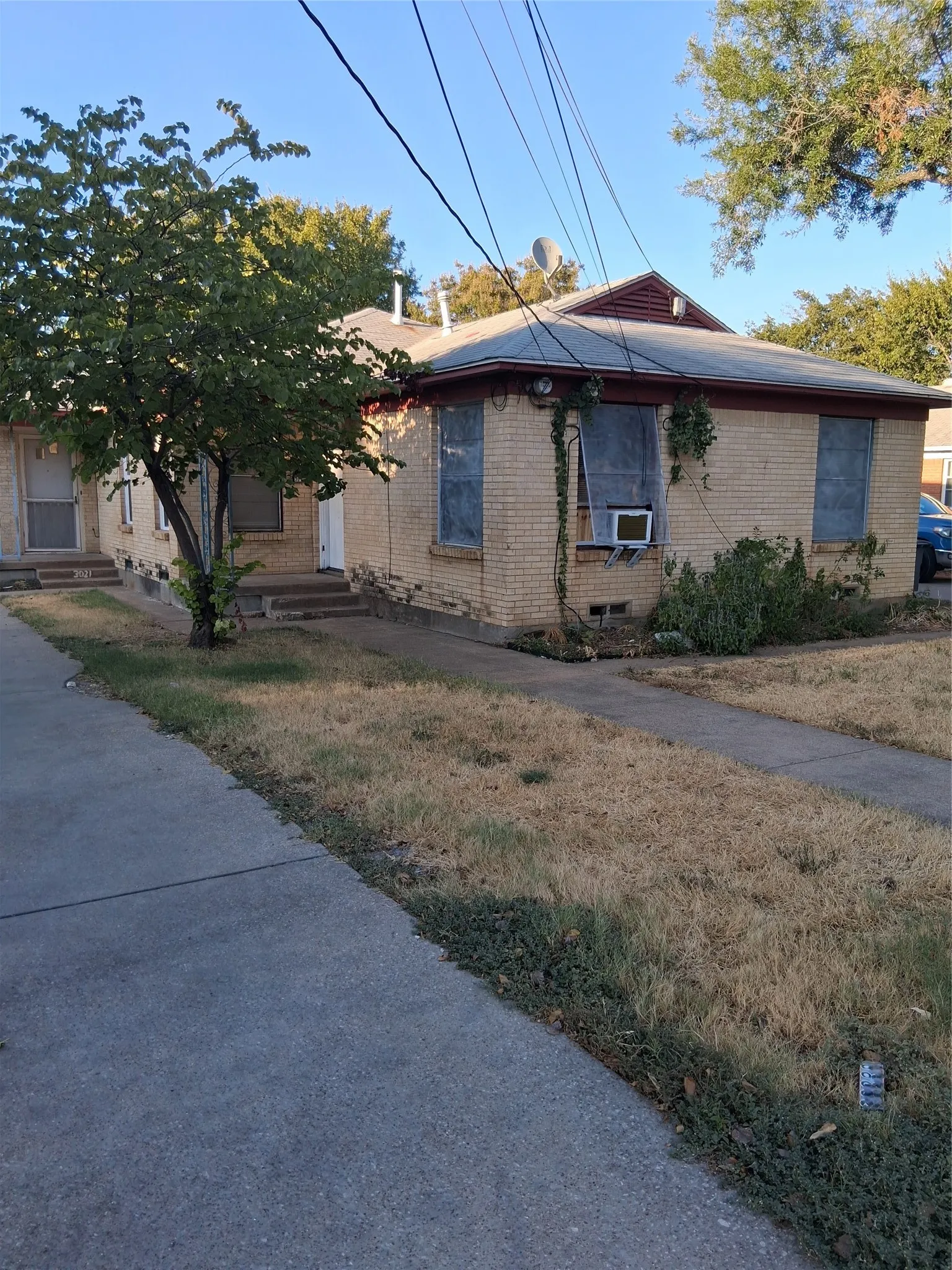 Duplex For Rent in Dallas County , 3019 Avon Street 3019, Dallas, Texas 75211, 2 Bedroom, 1 Bathroom, 1 Garage spaces, 805 Sqft, built in 1953, mls#21322396, Real Estate Agent in Dallas, Homes For Rent in Dallas county, Homes For Rent in Dallas, Realtor in Dallas Texas, Real Estate Brokerage Independent Realty Texas, Luminita Cordes Realtor