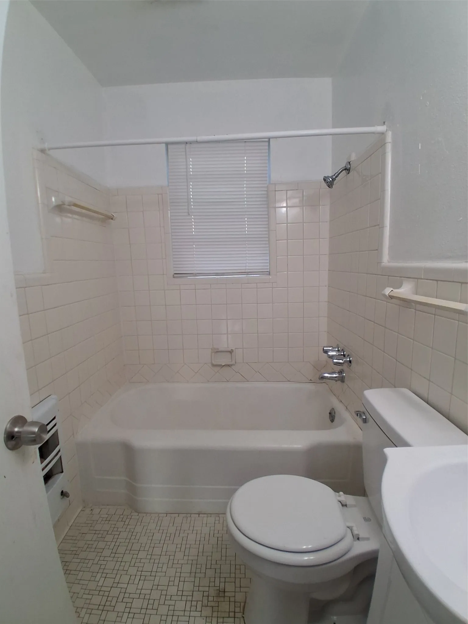 Duplex For Rent in Dallas County , 3019 Avon Street 3019, Dallas, Texas 75211, 2 Bedroom, 1 Bathroom, 1 Garage spaces, 805 Sqft, built in 1953, mls#21322396, Real Estate Agent in Dallas, Homes For Rent in Dallas county, Homes For Rent in Dallas, Realtor in Dallas Texas, Real Estate Brokerage Independent Realty Texas, Luminita Cordes Realtor