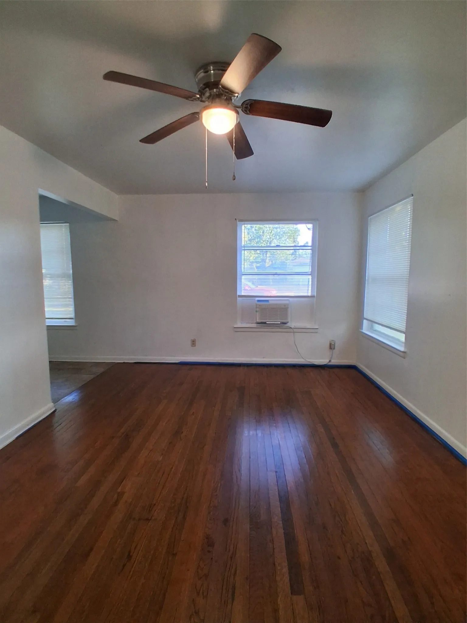 Duplex For Rent in Dallas County , 3019 Avon Street 3019, Dallas, Texas 75211, 2 Bedroom, 1 Bathroom, 1 Garage spaces, 805 Sqft, built in 1953, mls#21322396, Real Estate Agent in Dallas, Homes For Rent in Dallas county, Homes For Rent in Dallas, Realtor in Dallas Texas, Real Estate Brokerage Independent Realty Texas, Luminita Cordes Realtor