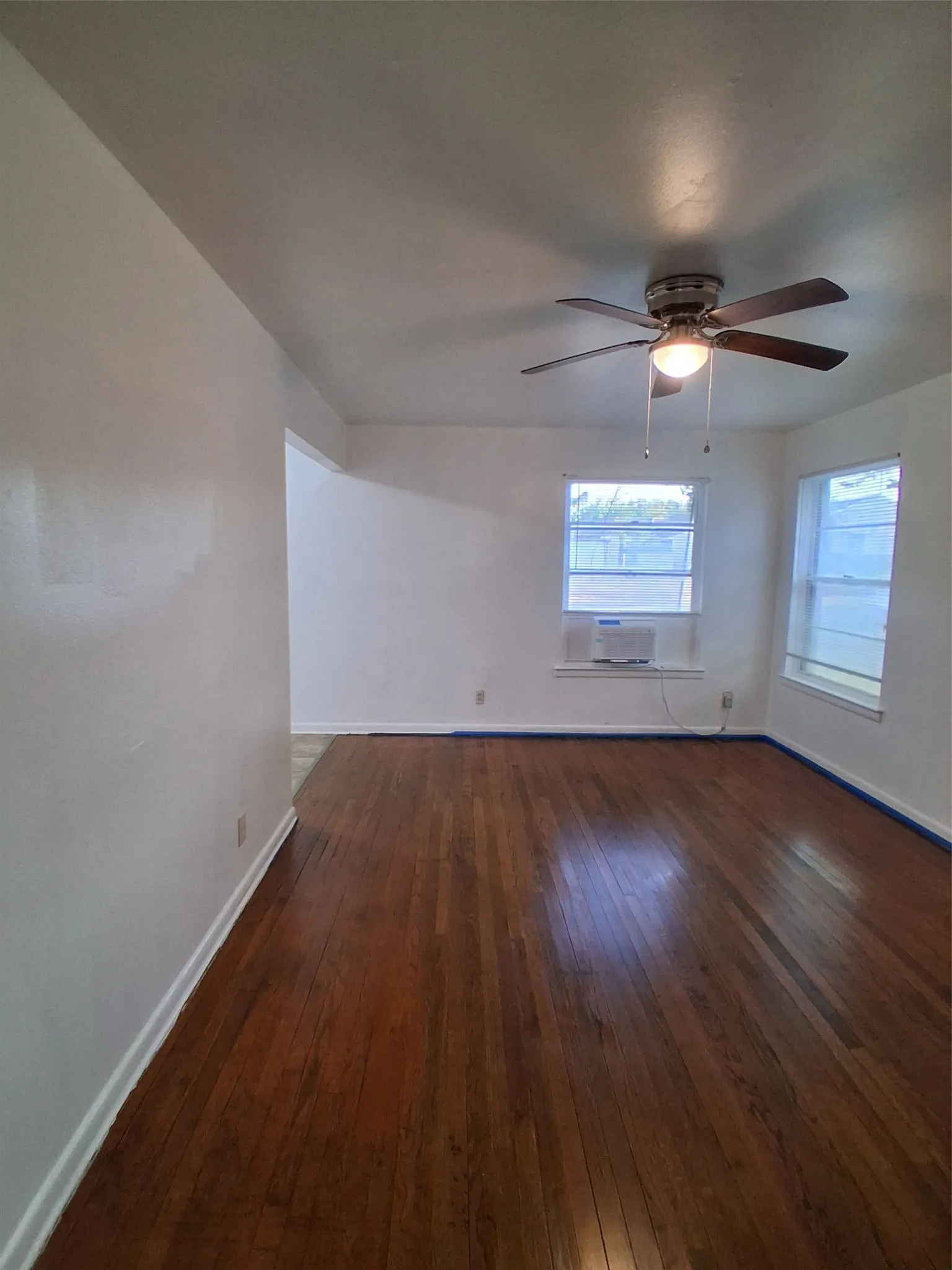 Duplex For Rent in Dallas County , 3019 Avon Street 3019, Dallas, Texas 75211, 2 Bedroom, 1 Bathroom, 1 Garage spaces, 805 Sqft, built in 1953, mls#21322396, Real Estate Agent in Dallas, Homes For Rent in Dallas county, Homes For Rent in Dallas, Realtor in Dallas Texas, Real Estate Brokerage Independent Realty Texas, Luminita Cordes Realtor