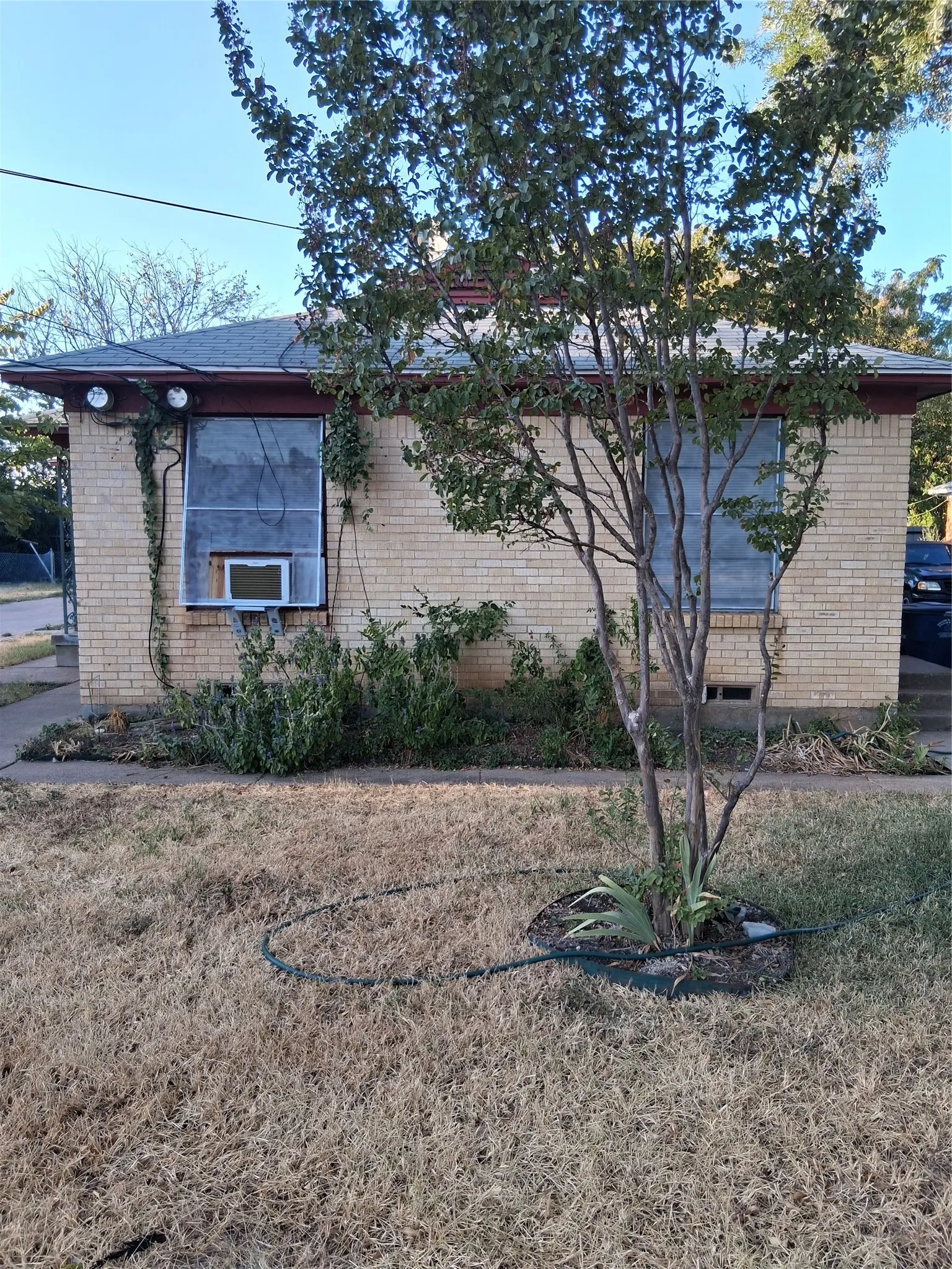Duplex For Rent in Dallas County , 3019 Avon Street 3019, Dallas, Texas 75211, 2 Bedroom, 1 Bathroom, 1 Garage spaces, 805 Sqft, built in 1953, mls#21322396, Real Estate Agent in Dallas, Homes For Rent in Dallas county, Homes For Rent in Dallas, Realtor in Dallas Texas, Real Estate Brokerage Independent Realty Texas, Luminita Cordes Realtor