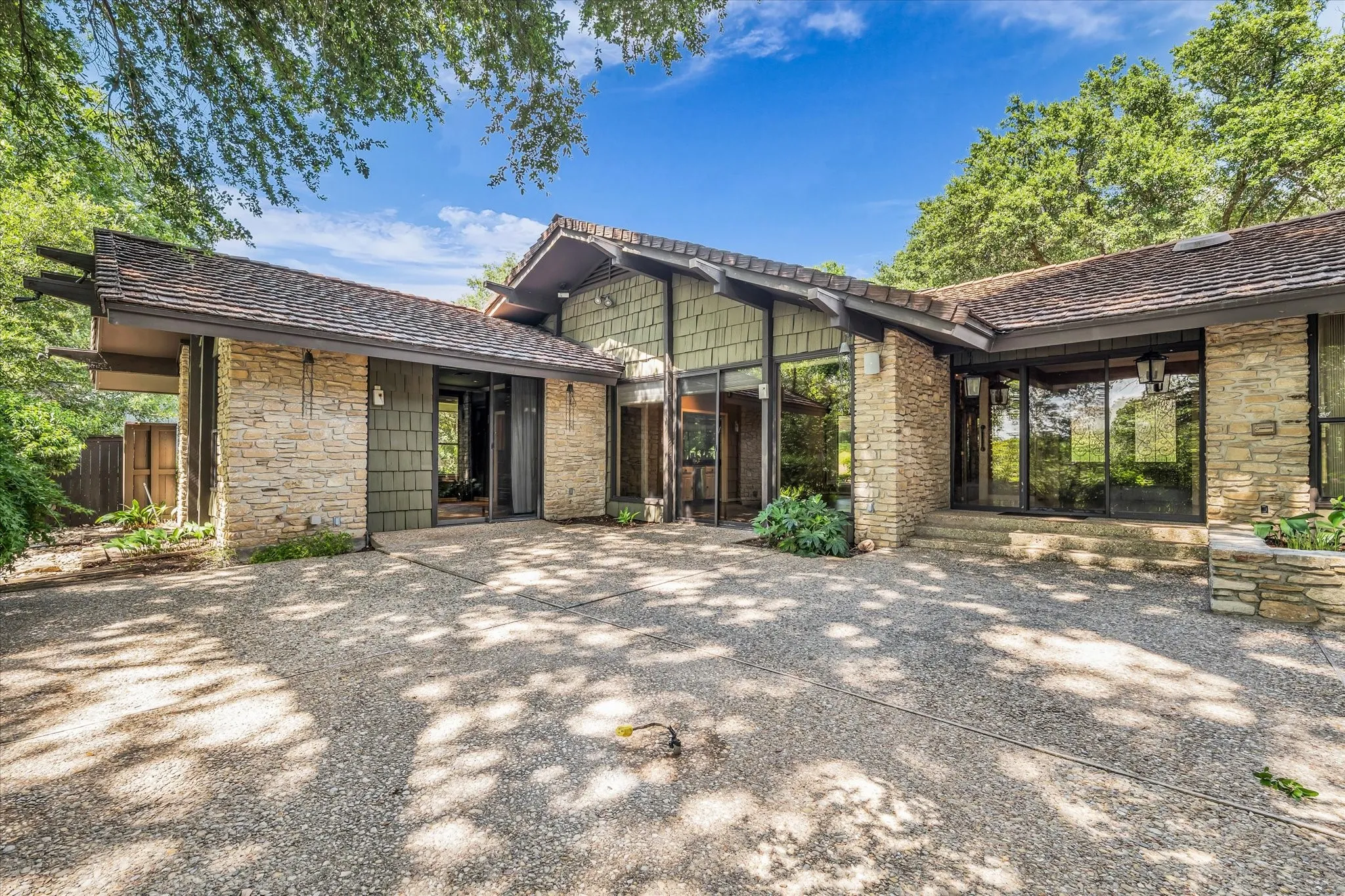 Single Family Residence For Sale in Mc Lennan County , 3716 Laguna Vista Drive, Waco, Texas 76708, 4 Bedroom, 4 Bathroom, 4 Garage spaces, 3,782 Sqft, built in 1978, mls#21321610, Real Estate Agent in Waco, Homes For Sale in Mc Lennan county, Homes For Sale in Waco, Realtor in Waco Texas, Real Estate Brokerage Independent Realty Texas, Luminita Cordes Realtor