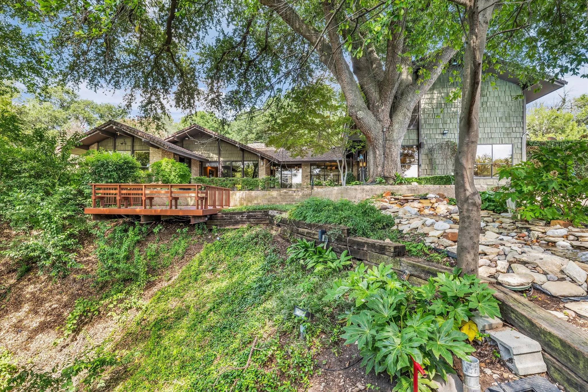 Single Family Residence For Sale in Mc Lennan County , 3716 Laguna Vista Drive, Waco, Texas 76708, 4 Bedroom, 4 Bathroom, 4 Garage spaces, 3,782 Sqft, built in 1978, mls#21321610, Real Estate Agent in Waco, Homes For Sale in Mc Lennan county, Homes For Sale in Waco, Realtor in Waco Texas, Real Estate Brokerage Independent Realty Texas, Luminita Cordes Realtor