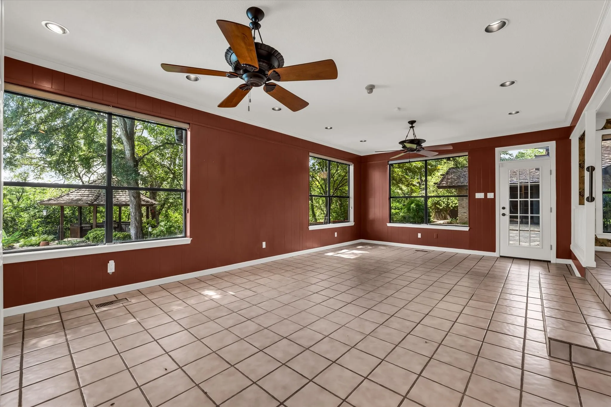 Single Family Residence For Sale in Mc Lennan County , 3716 Laguna Vista Drive, Waco, Texas 76708, 4 Bedroom, 4 Bathroom, 4 Garage spaces, 3,782 Sqft, built in 1978, mls#21321610, Real Estate Agent in Waco, Homes For Sale in Mc Lennan county, Homes For Sale in Waco, Realtor in Waco Texas, Real Estate Brokerage Independent Realty Texas, Luminita Cordes Realtor