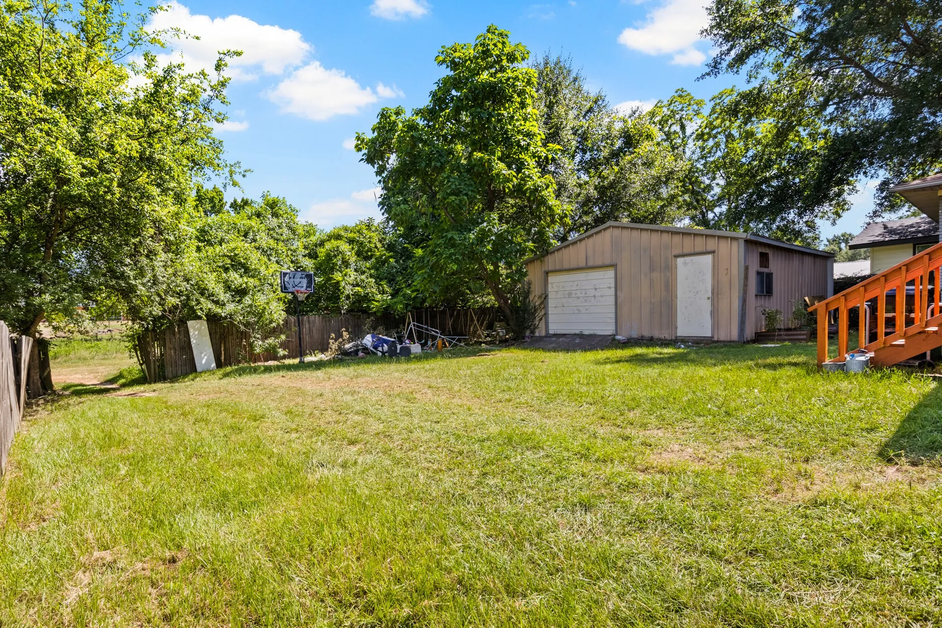 Single Family Residence For Sale in Upshur County , 720 Buffalo Street, Gilmer, Texas 75644, 3 Bedroom, 3 Bathroom, Garage spaces, 2,396 Sqft, built in 1957, mls#21322204, Real Estate Agent in Gilmer, Homes For Sale in Upshur county, Homes For Sale in Gilmer, Realtor in Gilmer Texas, Real Estate Brokerage Independent Realty Texas, Luminita Cordes Realtor