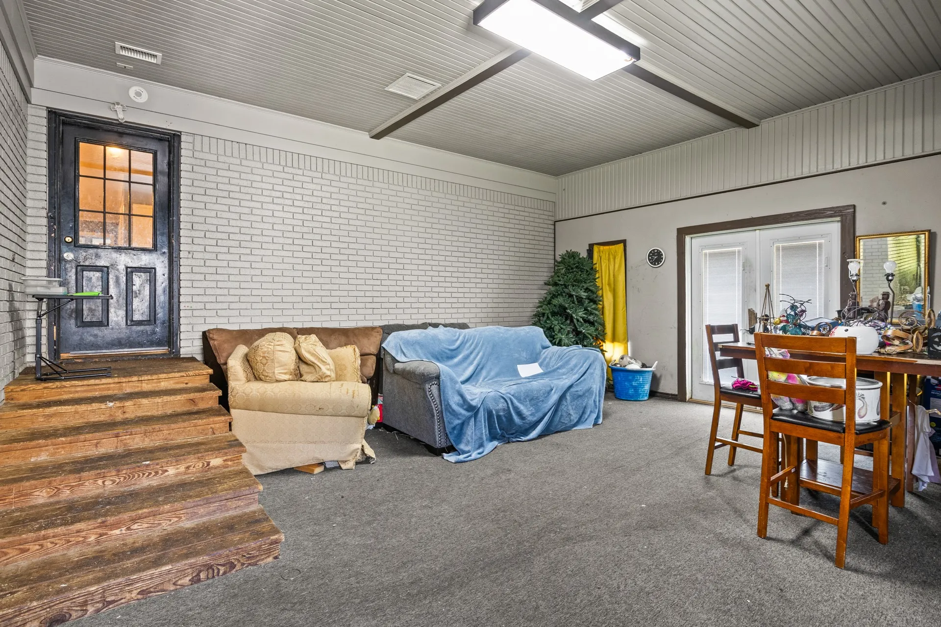 Single Family Residence For Sale in Upshur County , 720 Buffalo Street, Gilmer, Texas 75644, 3 Bedroom, 3 Bathroom, Garage spaces, 2,396 Sqft, built in 1957, mls#21322204, Real Estate Agent in Gilmer, Homes For Sale in Upshur county, Homes For Sale in Gilmer, Realtor in Gilmer Texas, Real Estate Brokerage Independent Realty Texas, Luminita Cordes Realtor