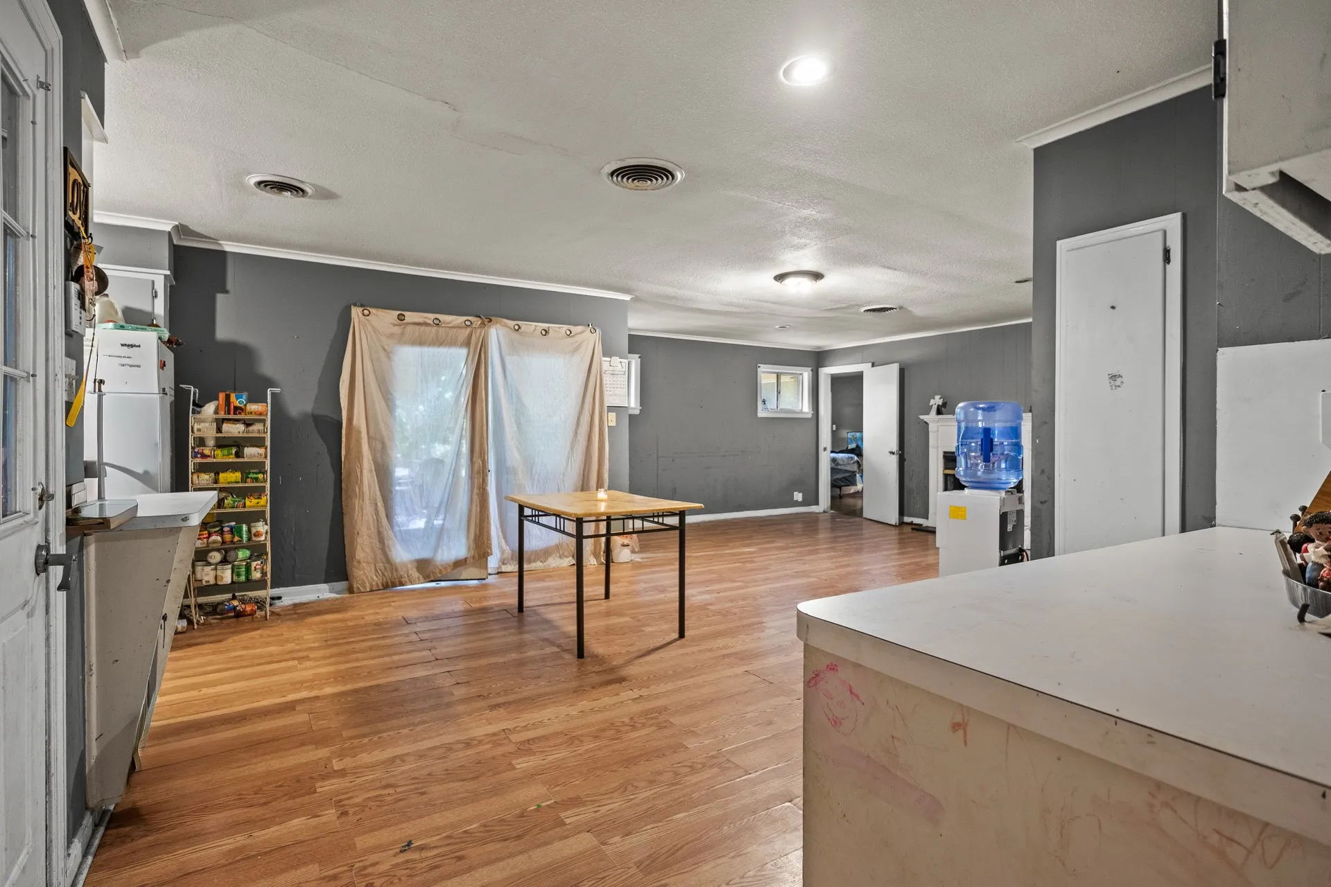 Single Family Residence For Sale in Upshur County , 720 Buffalo Street, Gilmer, Texas 75644, 3 Bedroom, 3 Bathroom, Garage spaces, 2,396 Sqft, built in 1957, mls#21322204, Real Estate Agent in Gilmer, Homes For Sale in Upshur county, Homes For Sale in Gilmer, Realtor in Gilmer Texas, Real Estate Brokerage Independent Realty Texas, Luminita Cordes Realtor