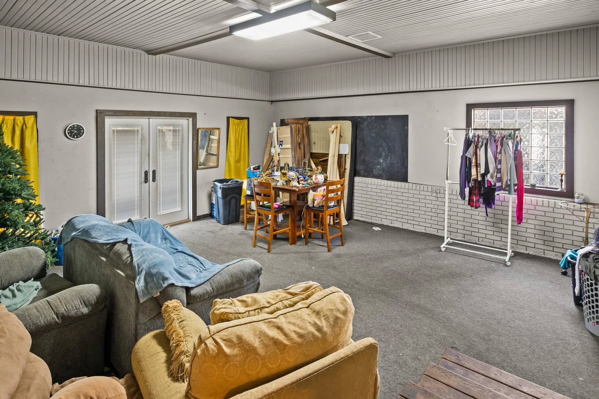 Single Family Residence For Sale in Upshur County , 720 Buffalo Street, Gilmer, Texas 75644, 3 Bedroom, 3 Bathroom, Garage spaces, 2,396 Sqft, built in 1957, mls#21322204, Real Estate Agent in Gilmer, Homes For Sale in Upshur county, Homes For Sale in Gilmer, Realtor in Gilmer Texas, Real Estate Brokerage Independent Realty Texas, Luminita Cordes Realtor