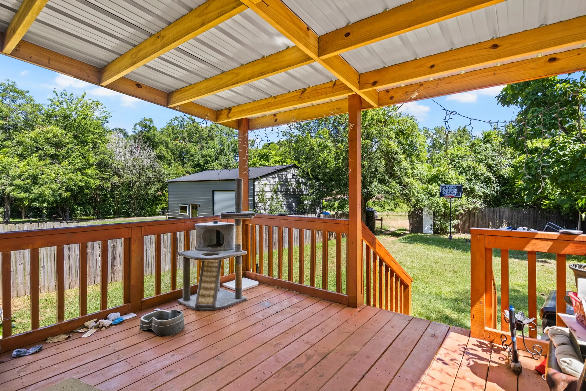 Single Family Residence For Sale in Upshur County , 720 Buffalo Street, Gilmer, Texas 75644, 3 Bedroom, 3 Bathroom, Garage spaces, 2,396 Sqft, built in 1957, mls#21322204, Real Estate Agent in Gilmer, Homes For Sale in Upshur county, Homes For Sale in Gilmer, Realtor in Gilmer Texas, Real Estate Brokerage Independent Realty Texas, Luminita Cordes Realtor