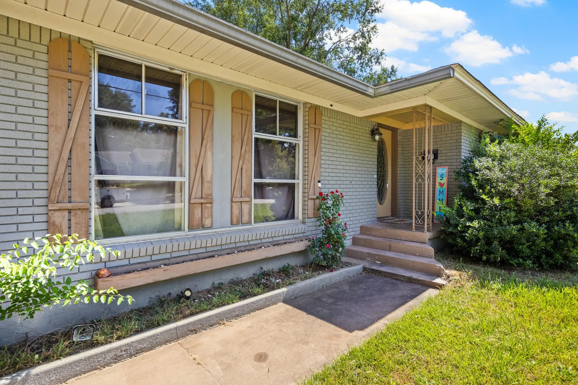 Single Family Residence For Sale in Upshur County , 720 Buffalo Street, Gilmer, Texas 75644, 3 Bedroom, 3 Bathroom, Garage spaces, 2,396 Sqft, built in 1957, mls#21322204, Real Estate Agent in Gilmer, Homes For Sale in Upshur county, Homes For Sale in Gilmer, Realtor in Gilmer Texas, Real Estate Brokerage Independent Realty Texas, Luminita Cordes Realtor