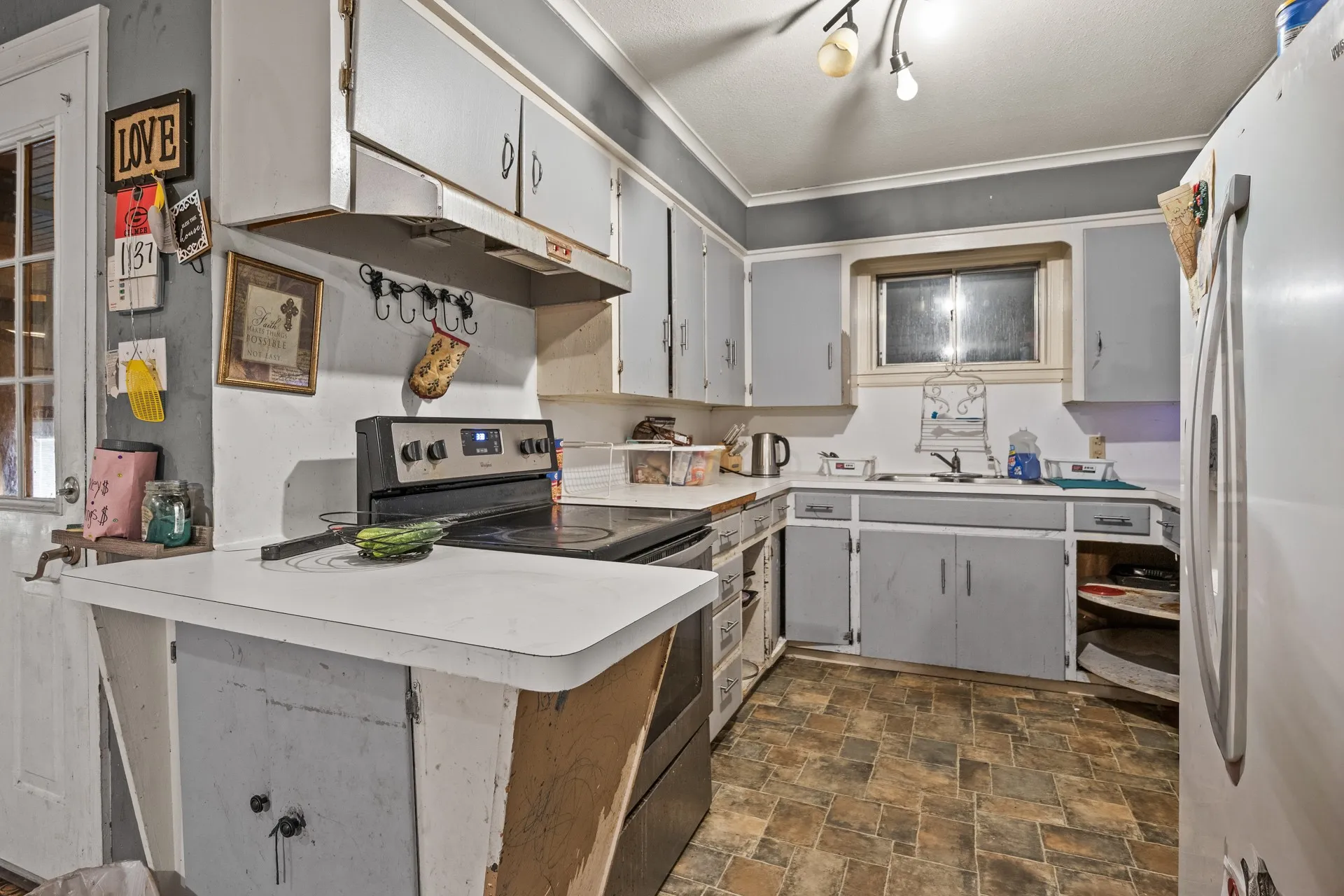 Single Family Residence For Sale in Upshur County , 720 Buffalo Street, Gilmer, Texas 75644, 3 Bedroom, 3 Bathroom, Garage spaces, 2,396 Sqft, built in 1957, mls#21322204, Real Estate Agent in Gilmer, Homes For Sale in Upshur county, Homes For Sale in Gilmer, Realtor in Gilmer Texas, Real Estate Brokerage Independent Realty Texas, Luminita Cordes Realtor