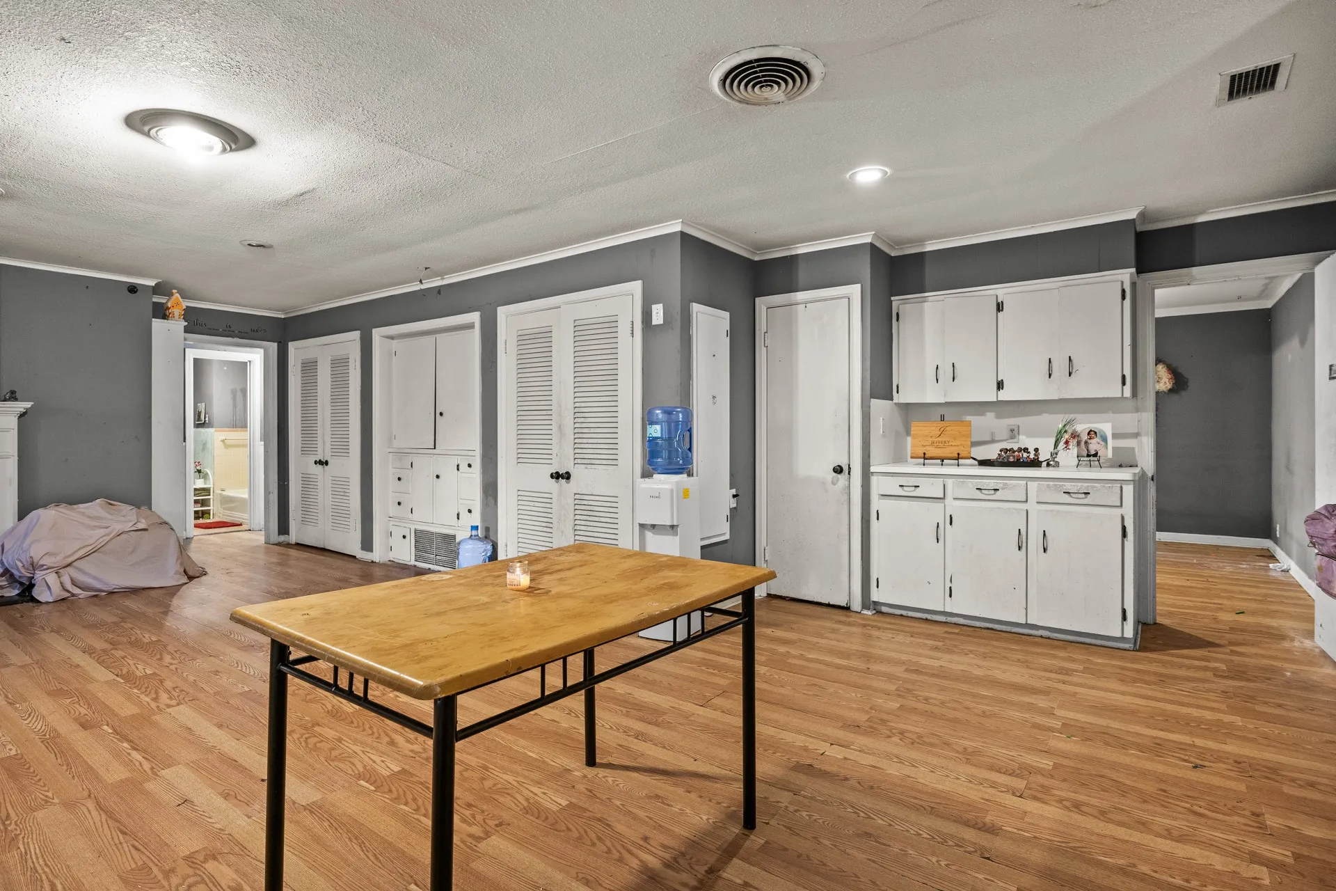 Single Family Residence For Sale in Upshur County , 720 Buffalo Street, Gilmer, Texas 75644, 3 Bedroom, 3 Bathroom, Garage spaces, 2,396 Sqft, built in 1957, mls#21322204, Real Estate Agent in Gilmer, Homes For Sale in Upshur county, Homes For Sale in Gilmer, Realtor in Gilmer Texas, Real Estate Brokerage Independent Realty Texas, Luminita Cordes Realtor