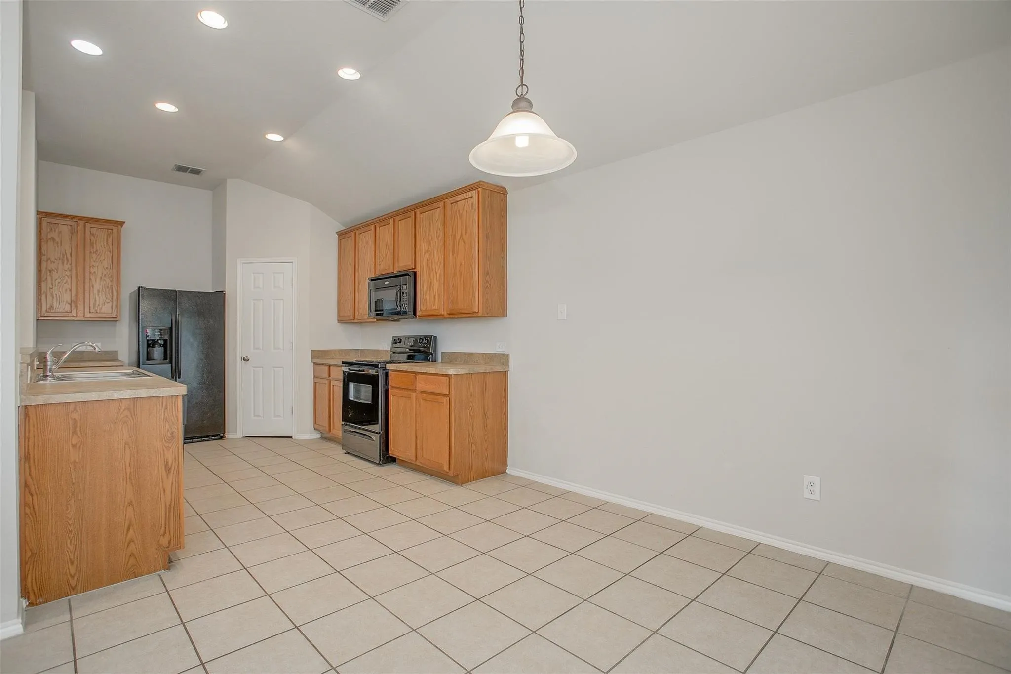 Single Family Residence For Rent in Tarrant County , 6000 Stirrup Iron Drive, Fort Worth, Texas 76179, 3 Bedroom, 2 Bathroom, 2 Garage spaces, 2,029 Sqft, built in 2007, mls#21322423, Real Estate Agent in Fort Worth, Homes For Rent in Tarrant county, Homes For Rent in Fort Worth, Realtor in Fort Worth Texas, Real Estate Brokerage Independent Realty Texas, Luminita Cordes Realtor