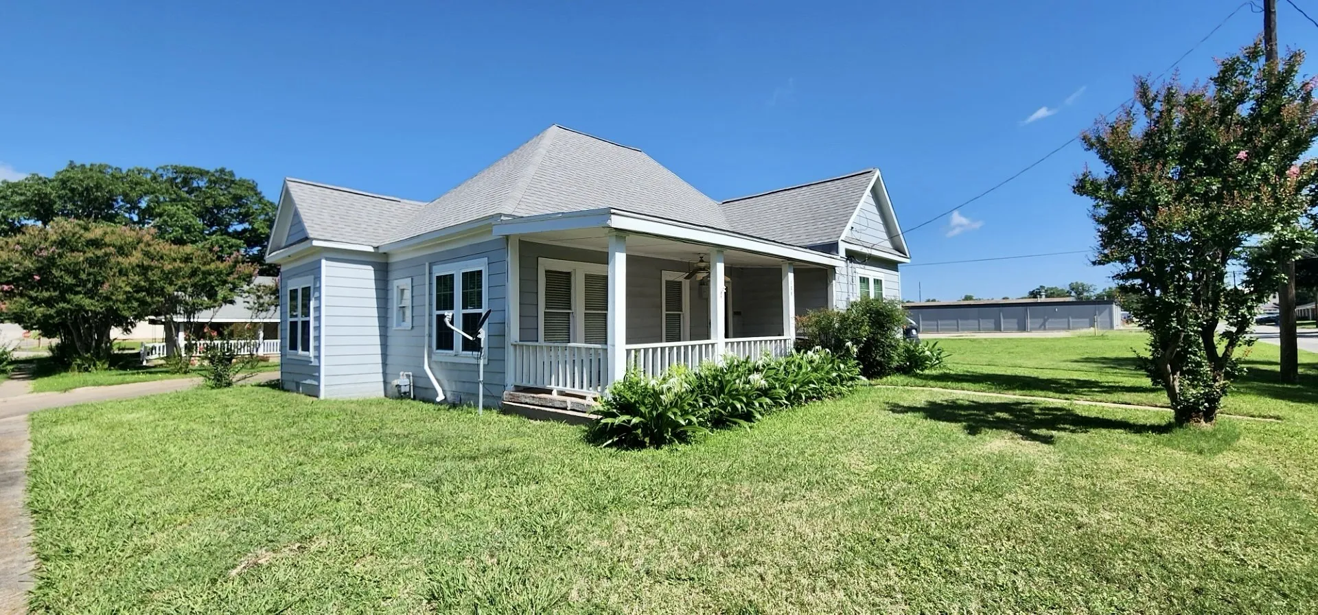 Single Family Residence For Sale in Limestone County , 108 S Bonham Street, Mexia, Texas 76667, 2 Bedroom, 1 Bathroom, Garage spaces, 1,088 Sqft, built in 1963, mls#21318347, Real Estate Agent in Mexia, Homes For Sale in Limestone county, Homes For Sale in Mexia, Realtor in Mexia Texas, Real Estate Brokerage Independent Realty Texas, Luminita Cordes Realtor