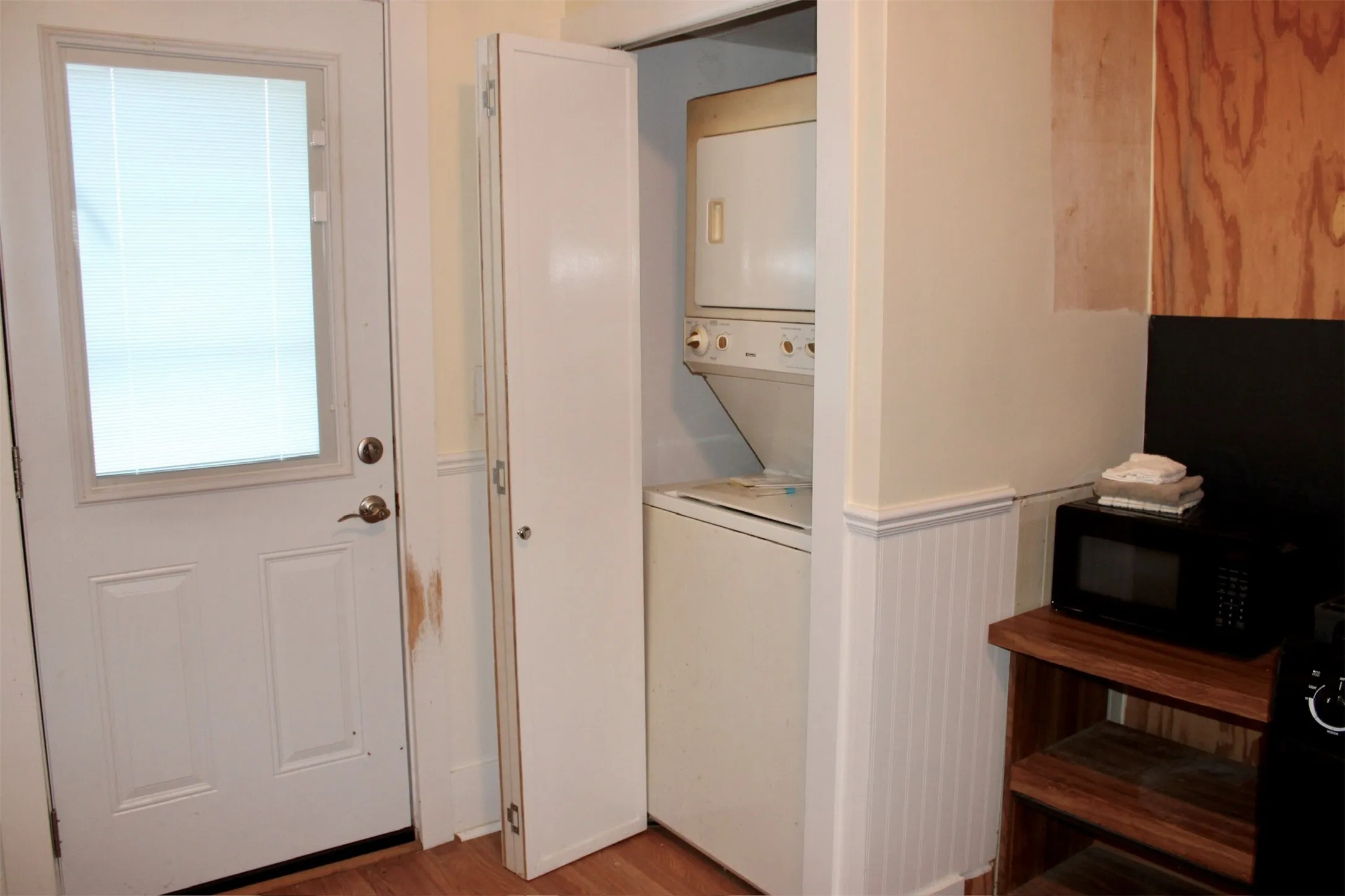 Single Family Residence For Sale in Limestone County , 108 S Bonham Street, Mexia, Texas 76667, 2 Bedroom, 1 Bathroom, Garage spaces, 1,088 Sqft, built in 1963, mls#21318347, Real Estate Agent in Mexia, Homes For Sale in Limestone county, Homes For Sale in Mexia, Realtor in Mexia Texas, Real Estate Brokerage Independent Realty Texas, Luminita Cordes Realtor