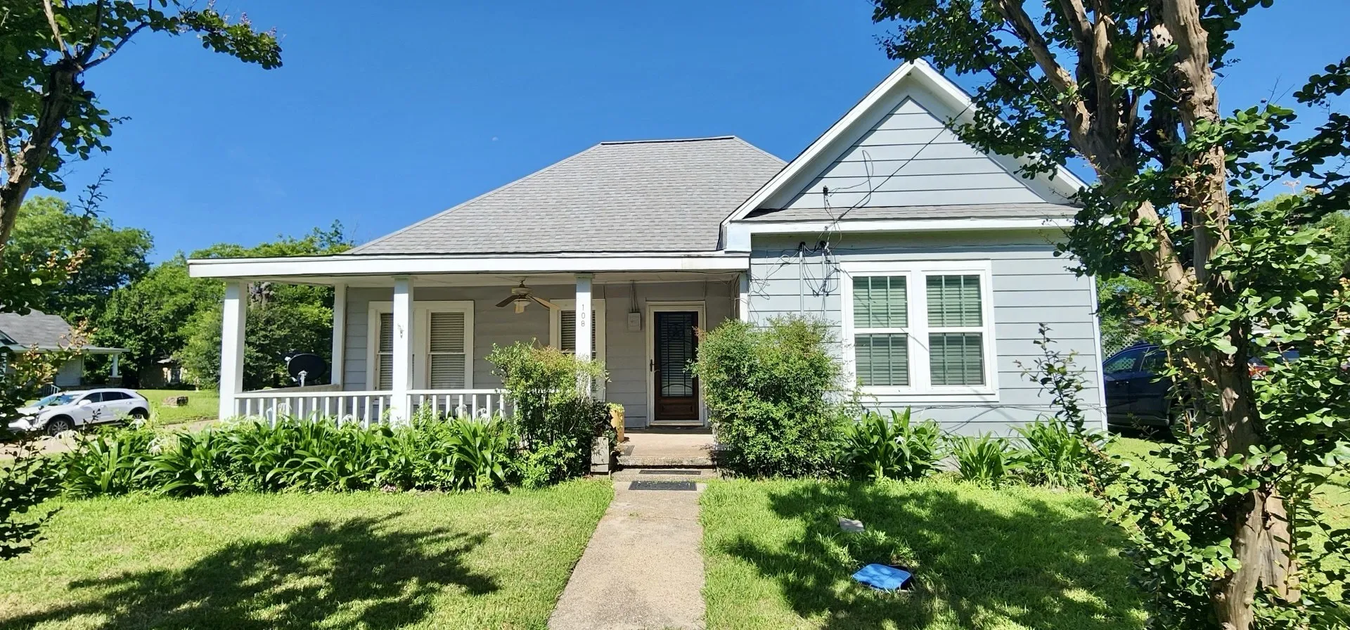 Single Family Residence For Sale in Limestone County , 108 S Bonham Street, Mexia, Texas 76667, 2 Bedroom, 1 Bathroom, Garage spaces, 1,088 Sqft, built in 1963, mls#21318347, Real Estate Agent in Mexia, Homes For Sale in Limestone county, Homes For Sale in Mexia, Realtor in Mexia Texas, Real Estate Brokerage Independent Realty Texas, Luminita Cordes Realtor