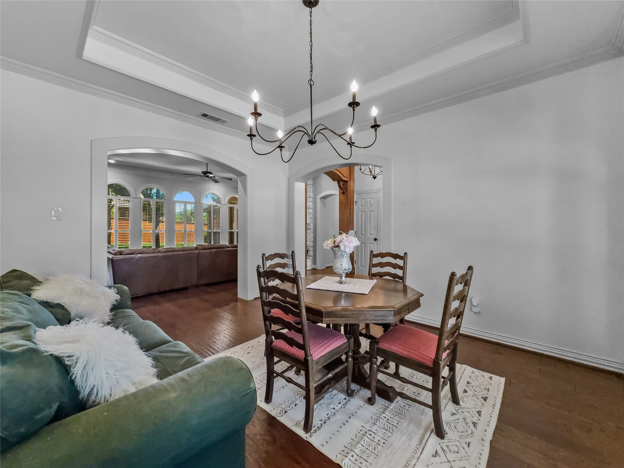Single Family Residence For Sale in Tarrant County , 3211 Lake Creek Trail, Mansfield, Texas 76063, 4 Bedroom, 3 Bathroom, 2 Garage spaces, 2,645 Sqft, built in 2000, Price $485,000, mls#21311901, Real Estate Agent in Mansfield, Homes For Sale in Tarrant county, Homes For Sale in Mansfield, Realtor in Mansfield Texas, Real Estate Brokerage Independent Realty Texas, Luminita Cordes Realtor