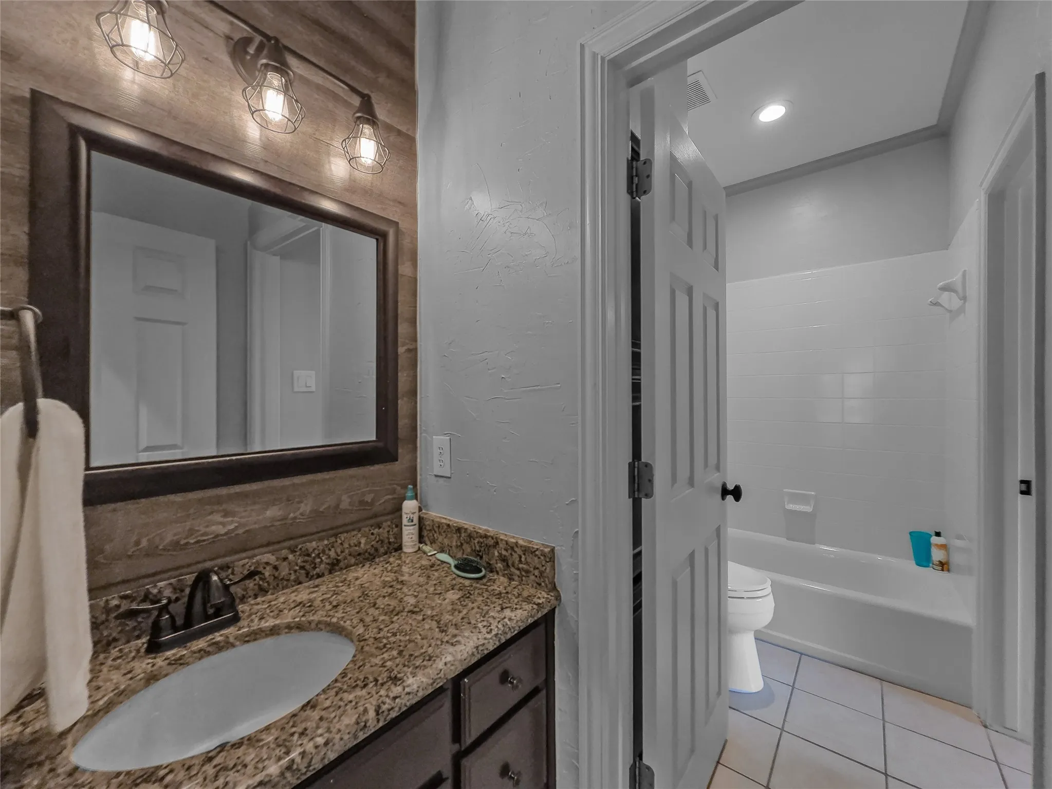 Single Family Residence For Sale in Tarrant County , 3211 Lake Creek Trail, Mansfield, Texas 76063, 4 Bedroom, 3 Bathroom, 2 Garage spaces, 2,645 Sqft, built in 2000, Price $485,000, mls#21311901, Real Estate Agent in Mansfield, Homes For Sale in Tarrant county, Homes For Sale in Mansfield, Realtor in Mansfield Texas, Real Estate Brokerage Independent Realty Texas, Luminita Cordes Realtor