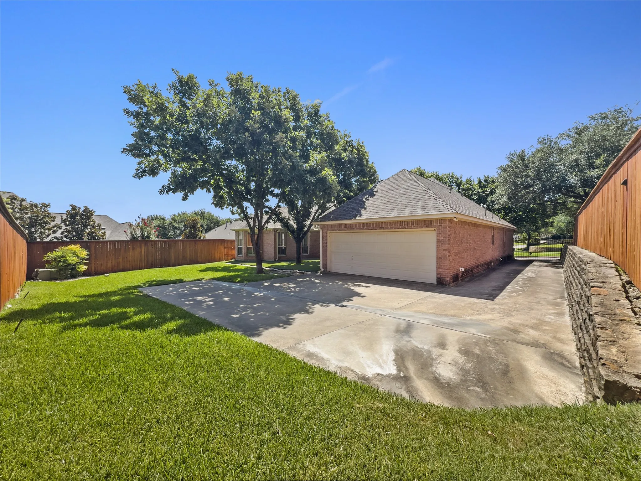 Single Family Residence For Sale in Tarrant County , 3211 Lake Creek Trail, Mansfield, Texas 76063, 4 Bedroom, 3 Bathroom, 2 Garage spaces, 2,645 Sqft, built in 2000, Price $485,000, mls#21311901, Real Estate Agent in Mansfield, Homes For Sale in Tarrant county, Homes For Sale in Mansfield, Realtor in Mansfield Texas, Real Estate Brokerage Independent Realty Texas, Luminita Cordes Realtor