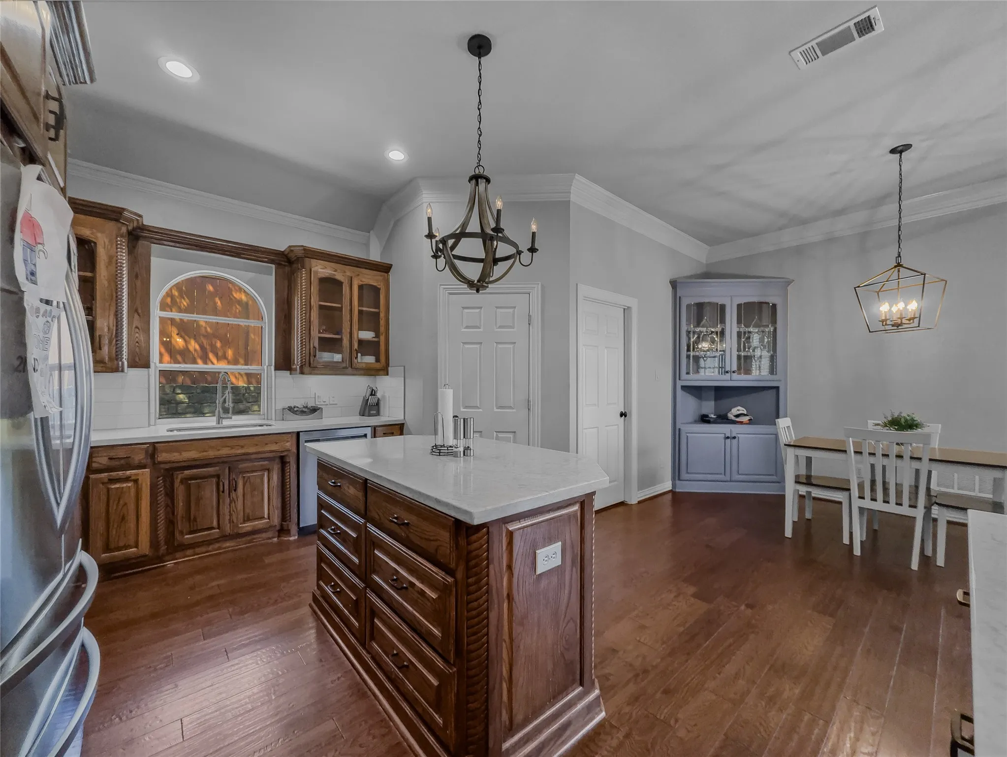 Single Family Residence For Sale in Tarrant County , 3211 Lake Creek Trail, Mansfield, Texas 76063, 4 Bedroom, 3 Bathroom, 2 Garage spaces, 2,645 Sqft, built in 2000, Price $485,000, mls#21311901, Real Estate Agent in Mansfield, Homes For Sale in Tarrant county, Homes For Sale in Mansfield, Realtor in Mansfield Texas, Real Estate Brokerage Independent Realty Texas, Luminita Cordes Realtor