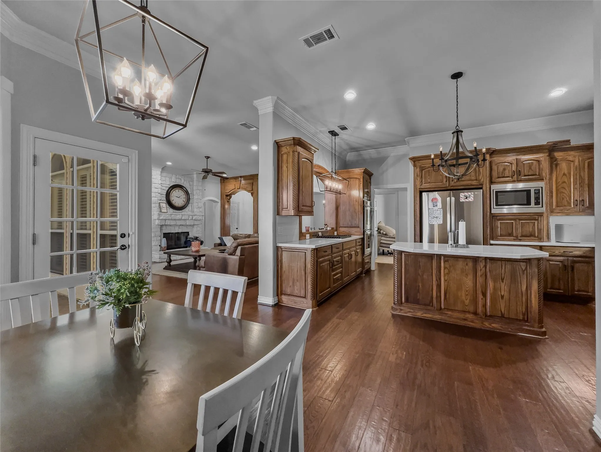 Single Family Residence For Sale in Tarrant County , 3211 Lake Creek Trail, Mansfield, Texas 76063, 4 Bedroom, 3 Bathroom, 2 Garage spaces, 2,645 Sqft, built in 2000, Price $485,000, mls#21311901, Real Estate Agent in Mansfield, Homes For Sale in Tarrant county, Homes For Sale in Mansfield, Realtor in Mansfield Texas, Real Estate Brokerage Independent Realty Texas, Luminita Cordes Realtor