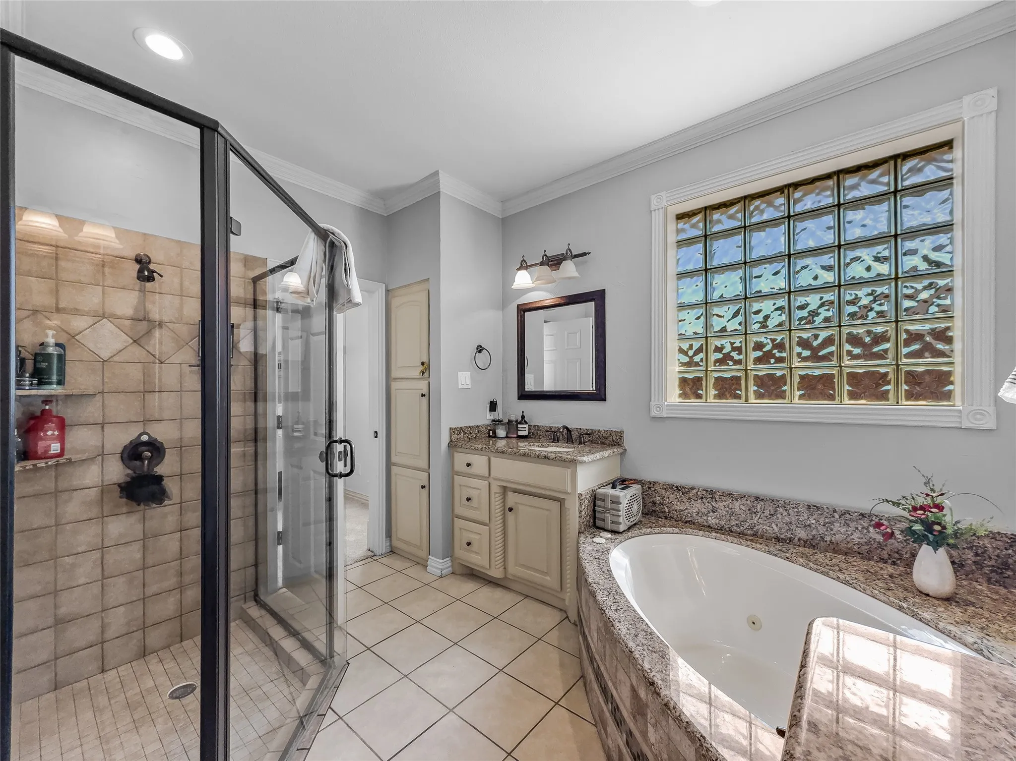 Single Family Residence For Sale in Tarrant County , 3211 Lake Creek Trail, Mansfield, Texas 76063, 4 Bedroom, 3 Bathroom, 2 Garage spaces, 2,645 Sqft, built in 2000, Price $485,000, mls#21311901, Real Estate Agent in Mansfield, Homes For Sale in Tarrant county, Homes For Sale in Mansfield, Realtor in Mansfield Texas, Real Estate Brokerage Independent Realty Texas, Luminita Cordes Realtor